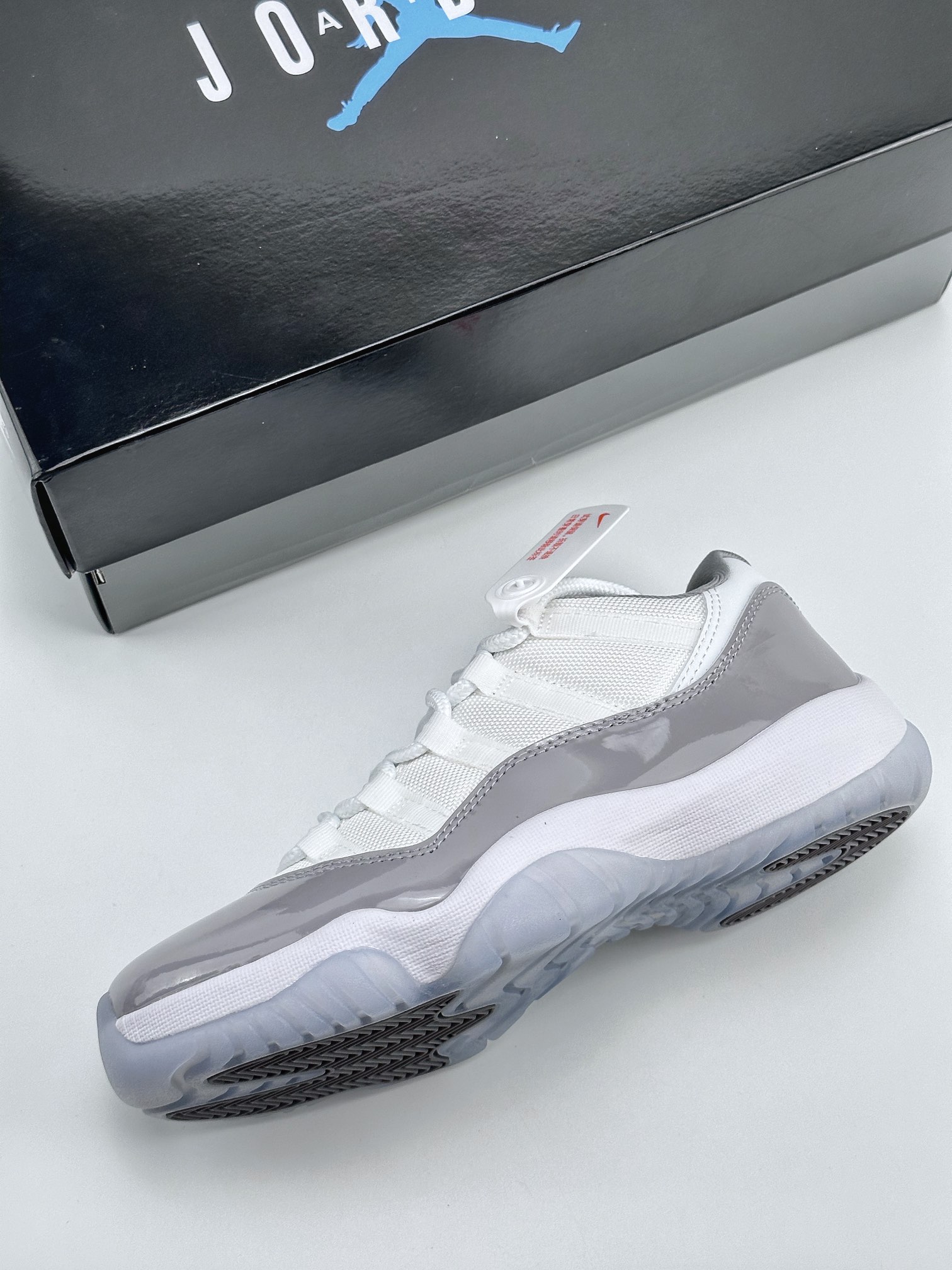 Air Jordan AJ11 Low ”Cement Grey” AV2187-140