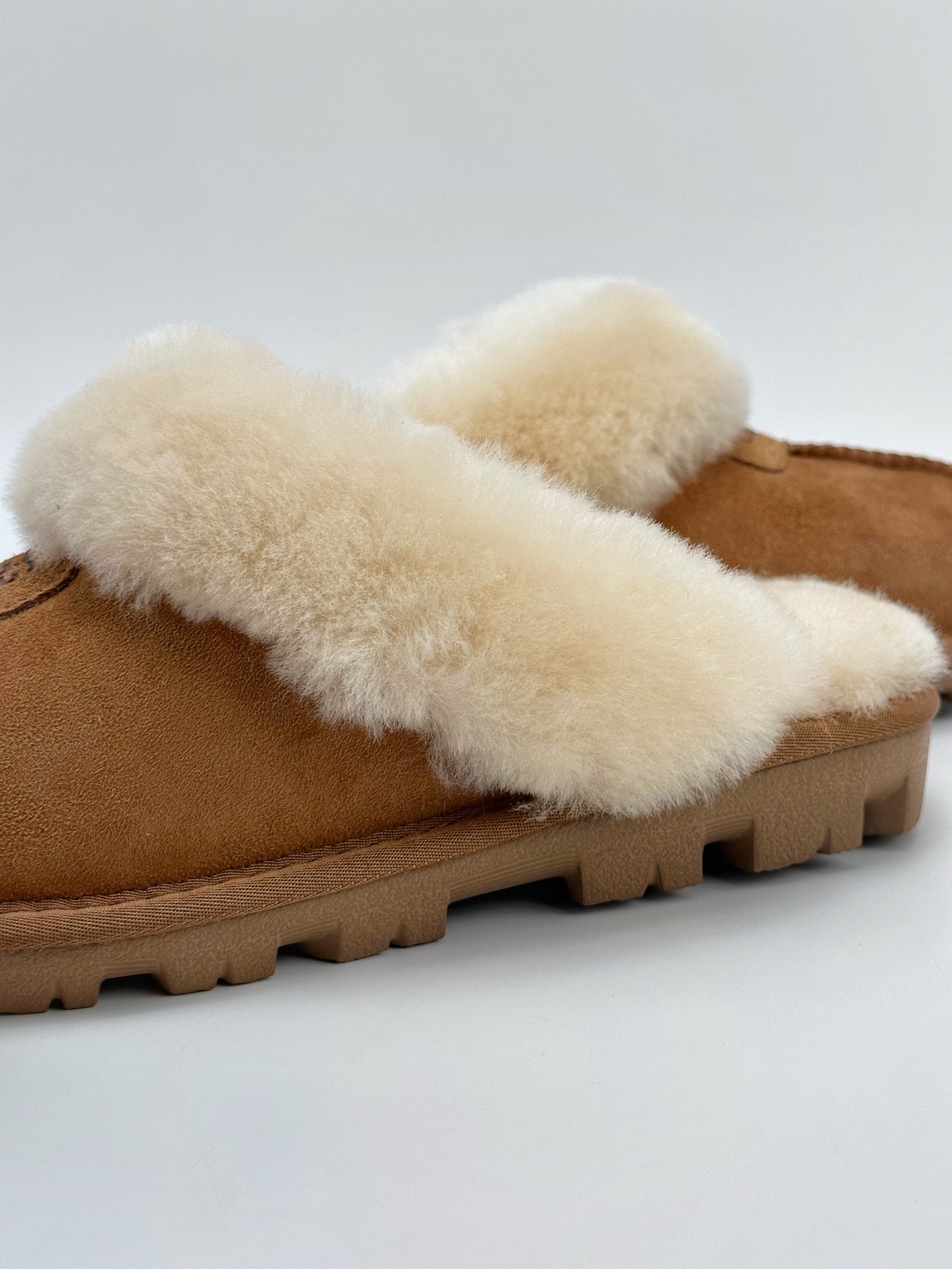 UGG four seasons women's sheepskin and fur flat-soled casual fashion comfortable all-match slippers