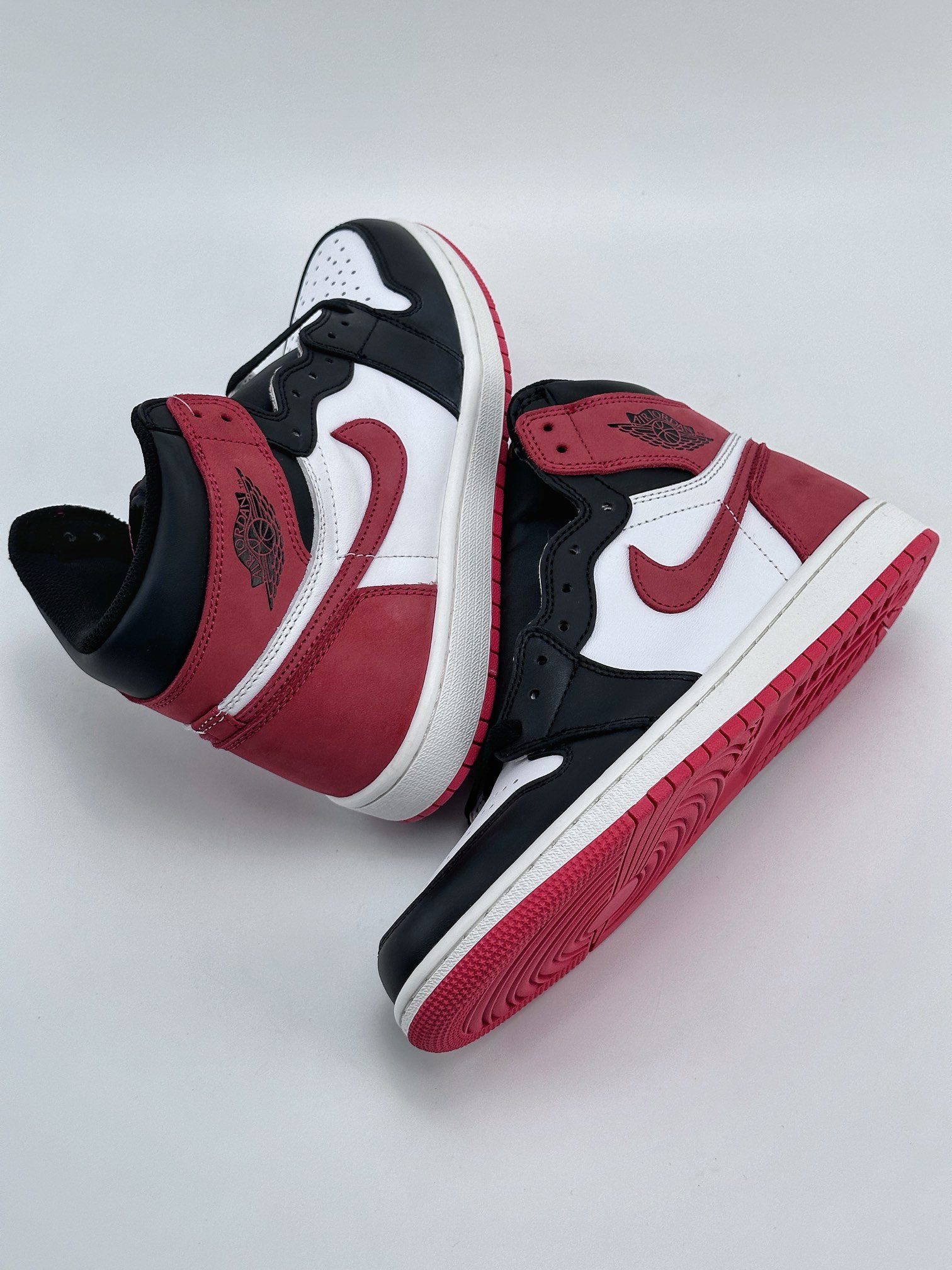 Air Jordan 1 Retro High OG 6 Rings Black Red 555088-112