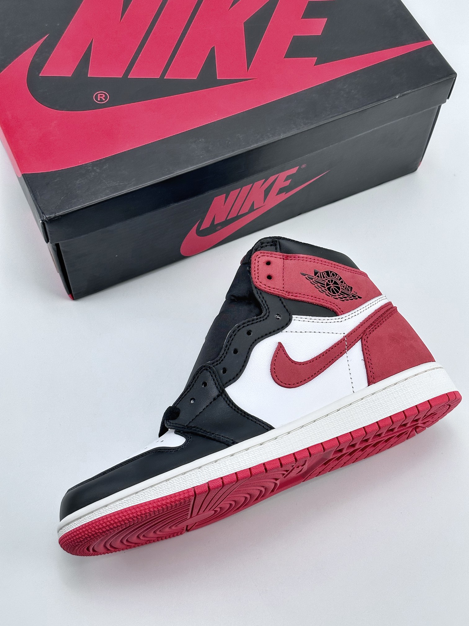 Air Jordan 1 Retro High OG 6 Rings Black Red 555088-112