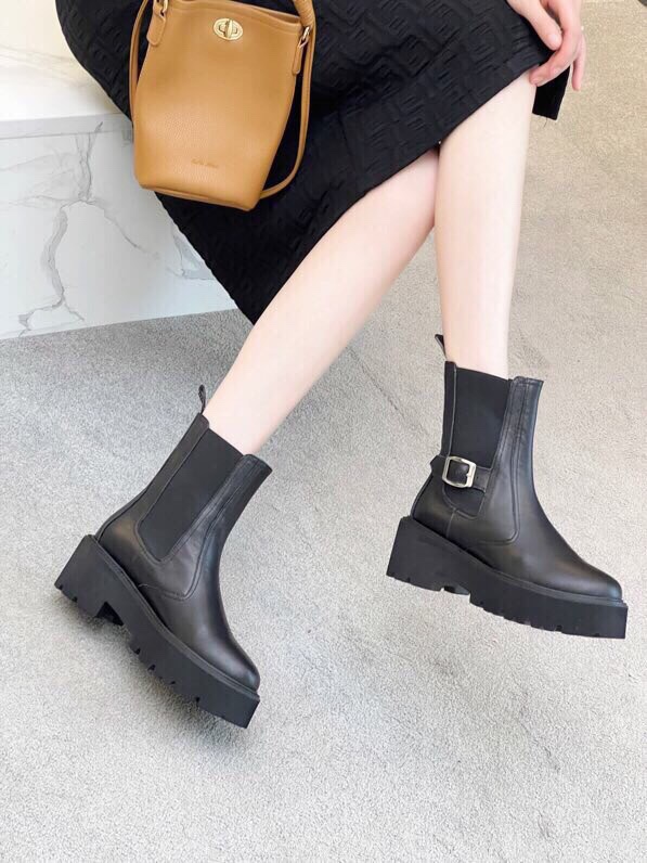 P295[發][發][發]Celine 2023冬 凯旋门松紧扣带 套脚厚底 短筒靴！！面料头层牛皮、内里羊标准码数35/40（41、42订做不退放