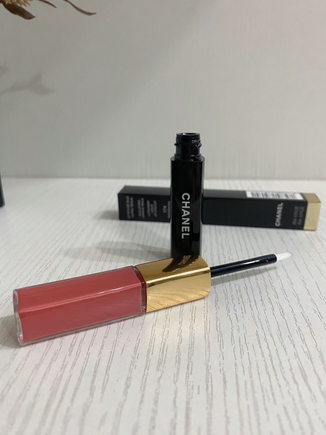 70。香奈儿双效持色唇釉
🔜 高质量❗️1⃣4️⃣色: 40#，47#，48#，54#，69#，154＃，174#，176#，182#，186#，188#，192#，194#，196#。

【新增色号】香奈儿双效持色双头唇釉
4.5ml+3.5ml正装
​色号：40+47+48+54+69+154+174
176+182+​186+188+192+194+196