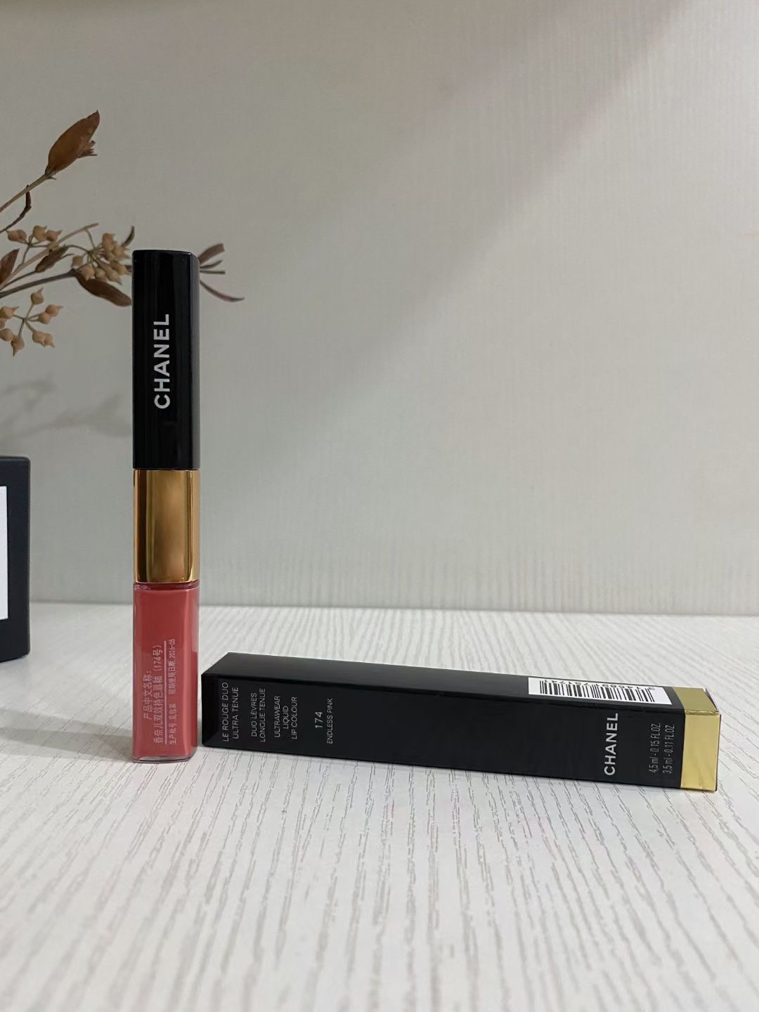 70。香奈儿双效持色唇釉
🔜 高质量❗️1⃣4️⃣色: 40#，47#，48#，54#，69#，154＃，174#，176#，182#，186#，188#，192#，194#，196#。

【新增色号】香奈儿双效持色双头唇釉
4.5ml+3.5ml正装
​色号：40+47+48+54+69+154+174
176+182+​186+188+192+194+196