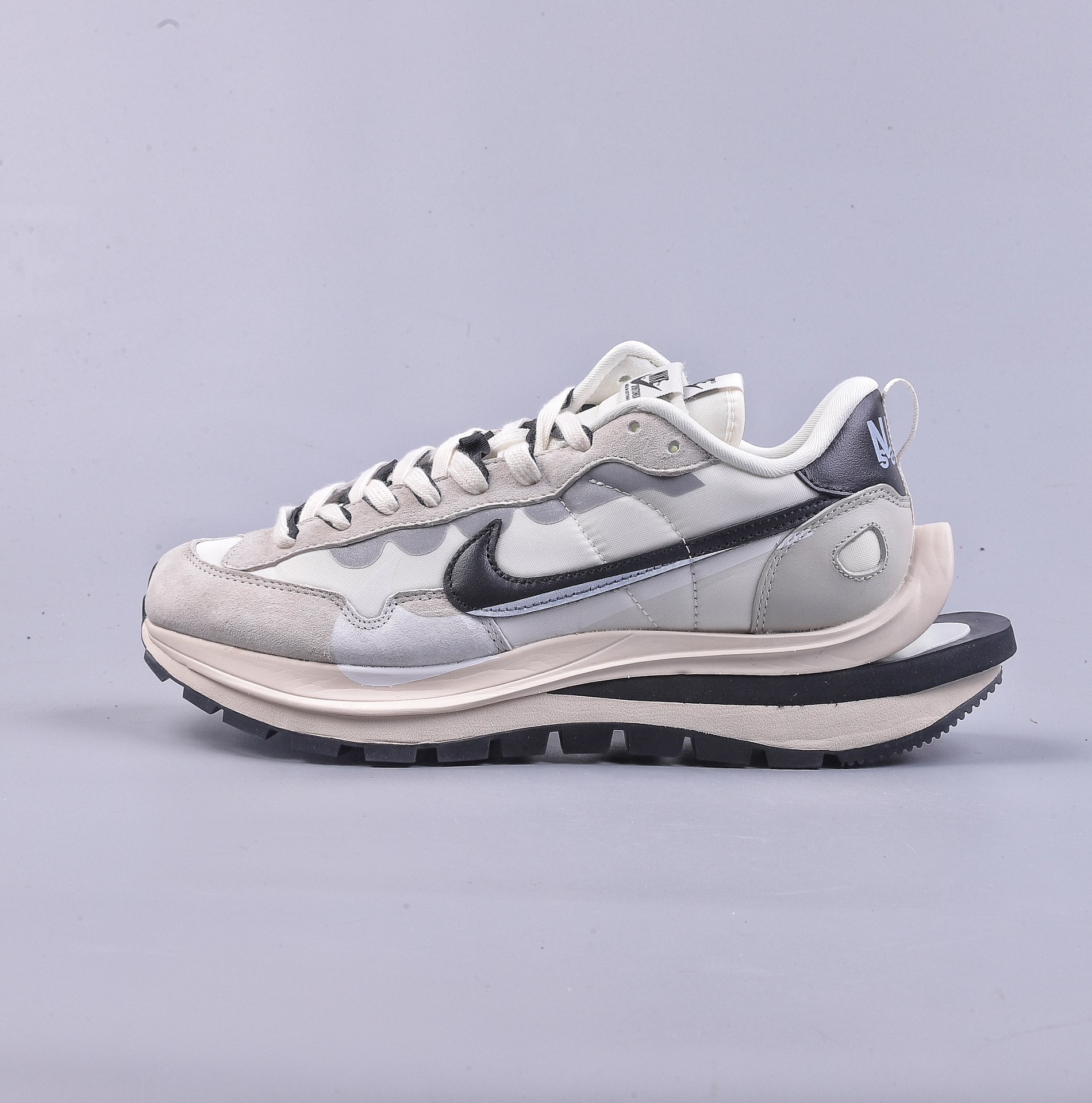 R Sacai 3.0 x Nike 低帮运动休闲鞋 DD1875-101