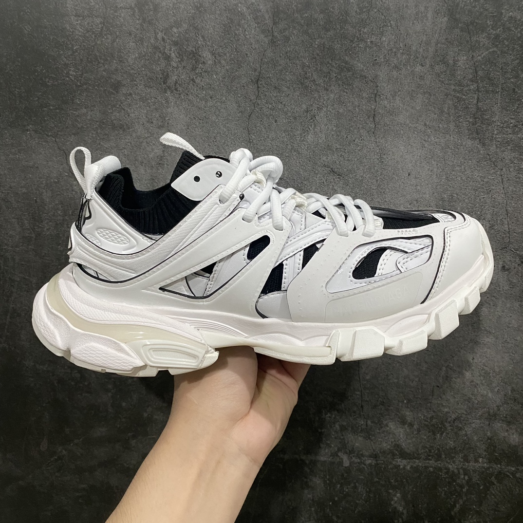 【VG版本】Balenciaga Track Sock 巴黎世家三代飞织 户外概念复古老爹鞋 白黑n新晋外贸大厂VG版本出品 原厂档案开发n鞋身从之前网布改成编织面，内衬从以前的海绵内衬改成跟袜子鞋一样的材质，每一片材料做到跟原厂一样的油边处理工艺，不管是从外观，跟内在都跟原鞋做到一比一 从里到外 最大尺度还原官方ZP 尺码：35 36 37 38 39 40 41 42 43 44 45 46-莆田鞋批发中心