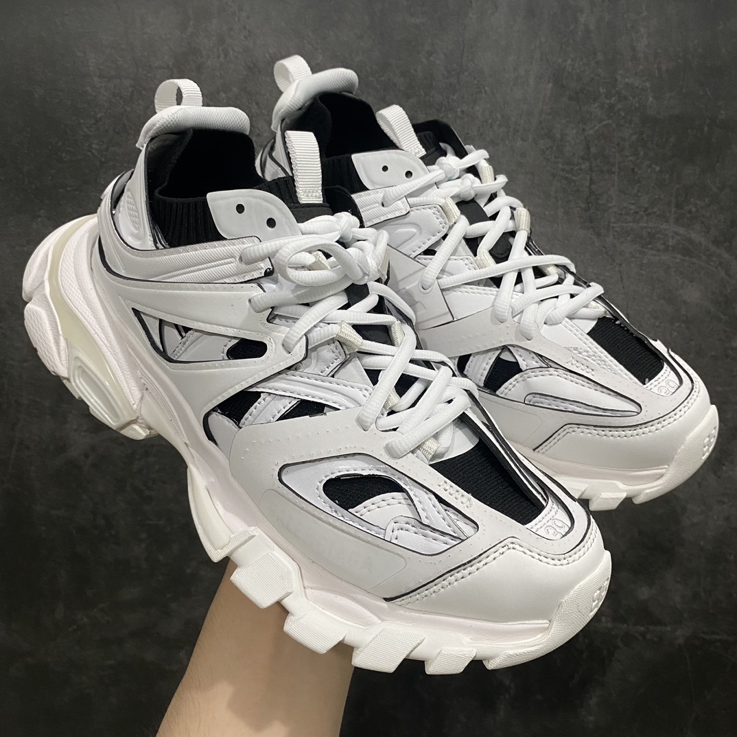【VG版本】Balenciaga Track Sock 巴黎世家三代飞织 户外概念复古老爹鞋 白黑 新晋外贸大厂VG版本出品 原厂档案开发 鞋身从之前网布改成编织面,内衬从以前的海绵内衬改成跟袜子鞋一样的材质,每一片材料做到跟原厂一样的油边处理工艺,不管是从外观,跟内在都跟原鞋做到一比一 从里到外 最大尺度还原官方ZP 尺码:35 36 37 38 39 40 41 42 43 44 45 46-选品中心