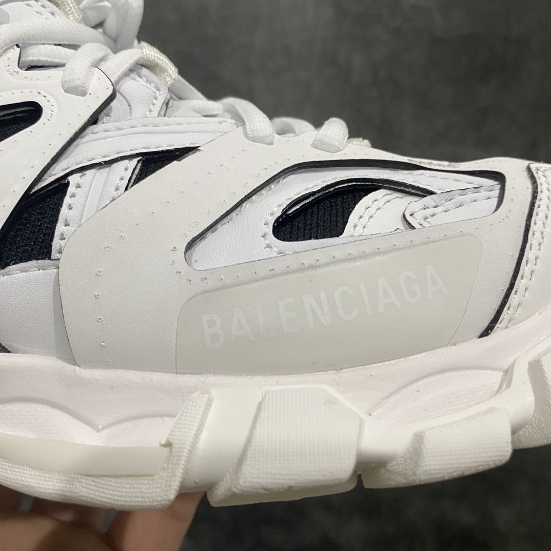 图片[3]-【VG版本】Balenciaga Track Sock 巴黎世家三代飞织 户外概念复古老爹鞋 白黑 新晋外贸大厂VG版本出品 原厂档案开发 鞋身从之前网布改成编织面，内衬从以前的海绵内衬改成跟袜子鞋一样的材质，每一片材料做到跟原厂一样的油边处理工艺，不管是从外观，跟内在都跟原鞋做到一比一 从里到外 最大尺度还原官方ZP 尺码：35 36 37 38 39 40 41 42 43 44 45 46-选品中心