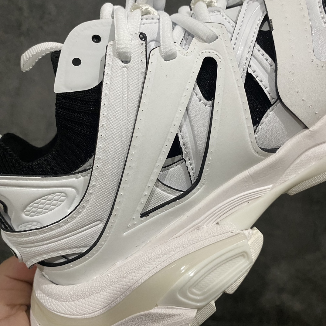 图片[2]-【VG版本】Balenciaga Track Sock 巴黎世家三代飞织 户外概念复古老爹鞋 白黑 新晋外贸大厂VG版本出品 原厂档案开发 鞋身从之前网布改成编织面，内衬从以前的海绵内衬改成跟袜子鞋一样的材质，每一片材料做到跟原厂一样的油边处理工艺，不管是从外观，跟内在都跟原鞋做到一比一 从里到外 最大尺度还原官方ZP 尺码：35 36 37 38 39 40 41 42 43 44 45 46-选品中心