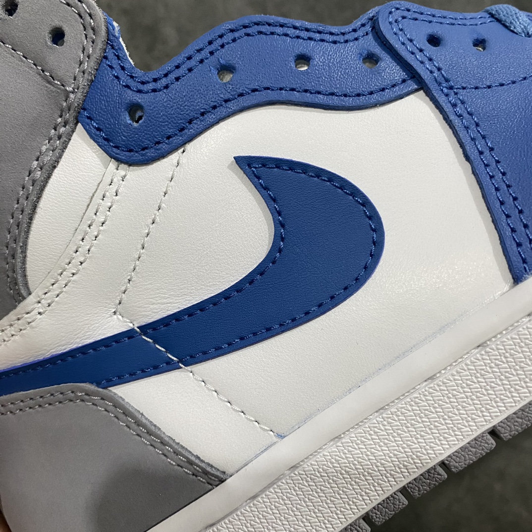 图片[3]-【莞产裁片】Air Jordan 1 High OG “Ture Blue”AJ1蓝白 真蓝nn与市场各大代号纯原绝对的区分品质‼️n莞产代工厂出品 细节 材料 工艺天花板级别n侧面看鞋型 怎么看都舒服 后跟驼背微微自然前倾n后跟收腰定型完美流畅 鞋口反口V字形定型相当到位n市场各大纯原版本 很难做到这样‼️n排气孔 鞋带口冲孔 皮料裁剪清洁度超高 无任何瑕疵n灵魂勾子稍微内收 做的超级完美目前市场任何一个版本都做不到这样好的勾子‼️n皮料均采用原厂皮料 看实拍细节图 皮纹肉眼可见的细腻‼️n大底纹路 车线 印刷 飞翼 中底 背胶n公司工艺无需多言 碾压各路复刻n入了正品朋友不妨自行对比  尺码  40.5 41 42 42.5 43 44 44.5 45 46 47.5-莆田鞋批发中心