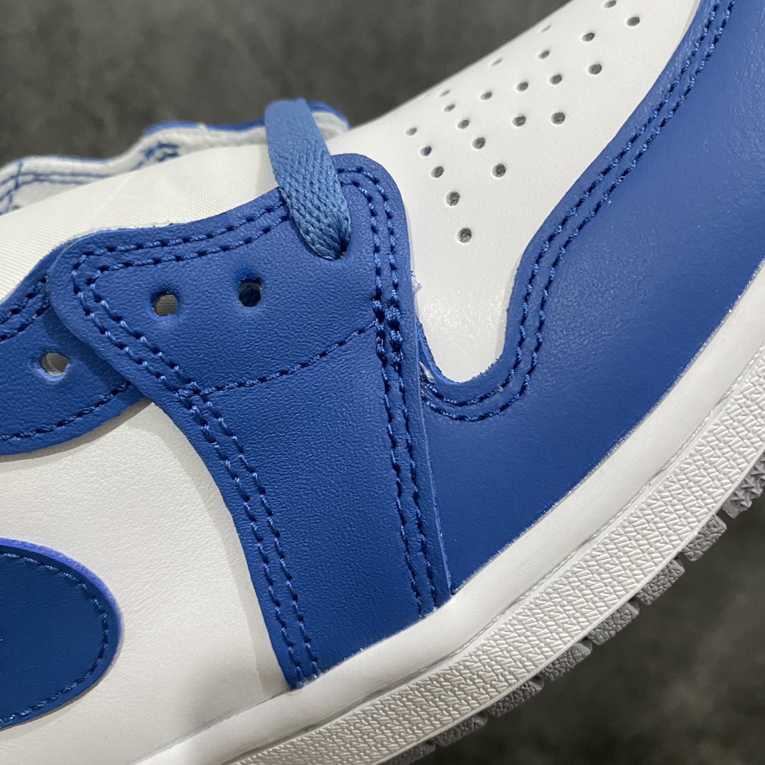 图片[4]-【莞产裁片】Air Jordan 1 High OG “Ture Blue”AJ1蓝白 真蓝nn与市场各大代号纯原绝对的区分品质‼️n莞产代工厂出品 细节 材料 工艺天花板级别n侧面看鞋型 怎么看都舒服 后跟驼背微微自然前倾n后跟收腰定型完美流畅 鞋口反口V字形定型相当到位n市场各大纯原版本 很难做到这样‼️n排气孔 鞋带口冲孔 皮料裁剪清洁度超高 无任何瑕疵n灵魂勾子稍微内收 做的超级完美目前市场任何一个版本都做不到这样好的勾子‼️n皮料均采用原厂皮料 看实拍细节图 皮纹肉眼可见的细腻‼️n大底纹路 车线 印刷 飞翼 中底 背胶n公司工艺无需多言 碾压各路复刻n入了正品朋友不妨自行对比  尺码  40.5 41 42 42.5 43 44 44.5 45 46 47.5-莆田鞋批发中心