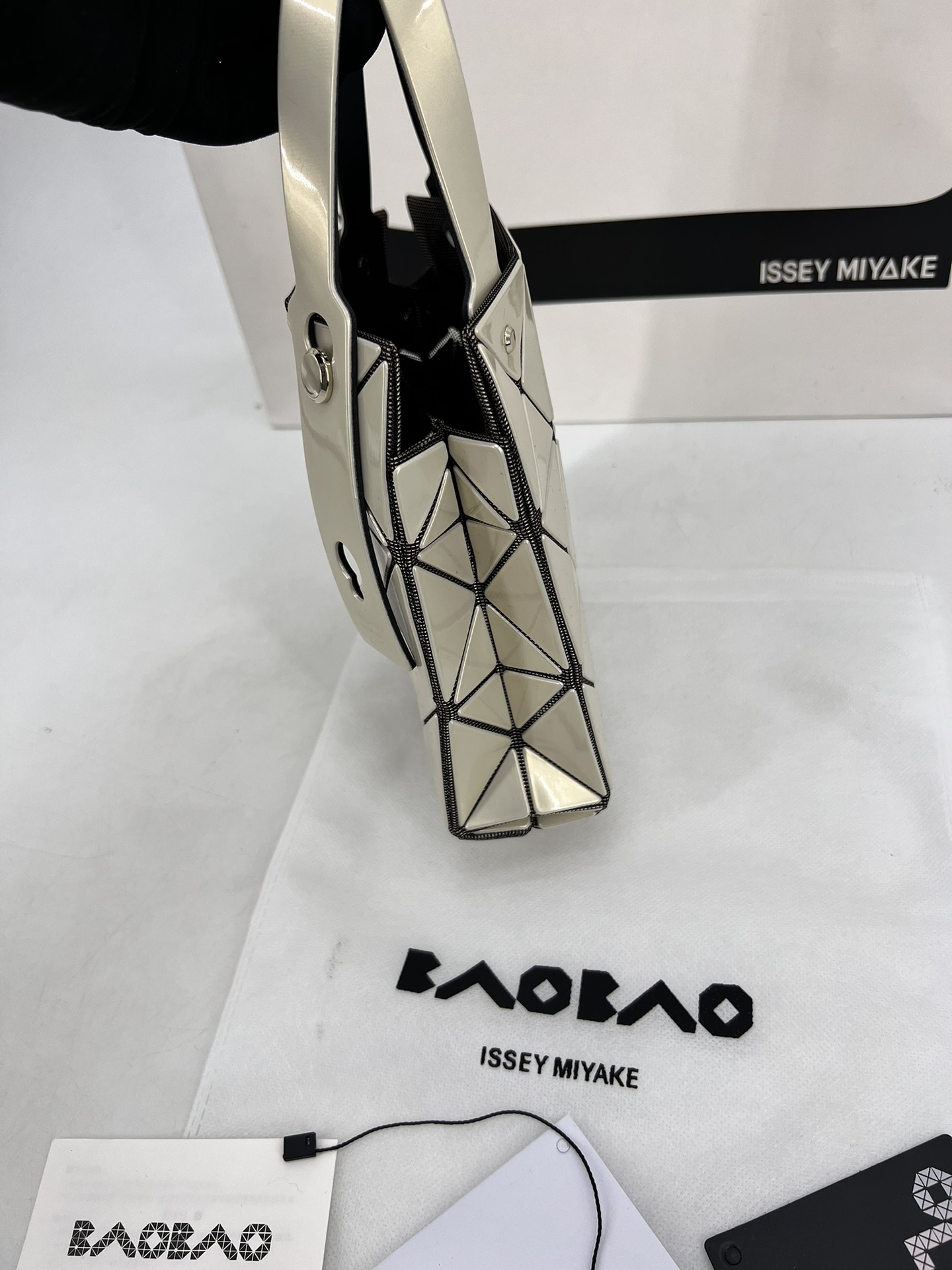 Issey Miyake ～三宅一生 9月新款钻石方盒包大小号 新系列CARAT让人想起宝石的雕刻切割