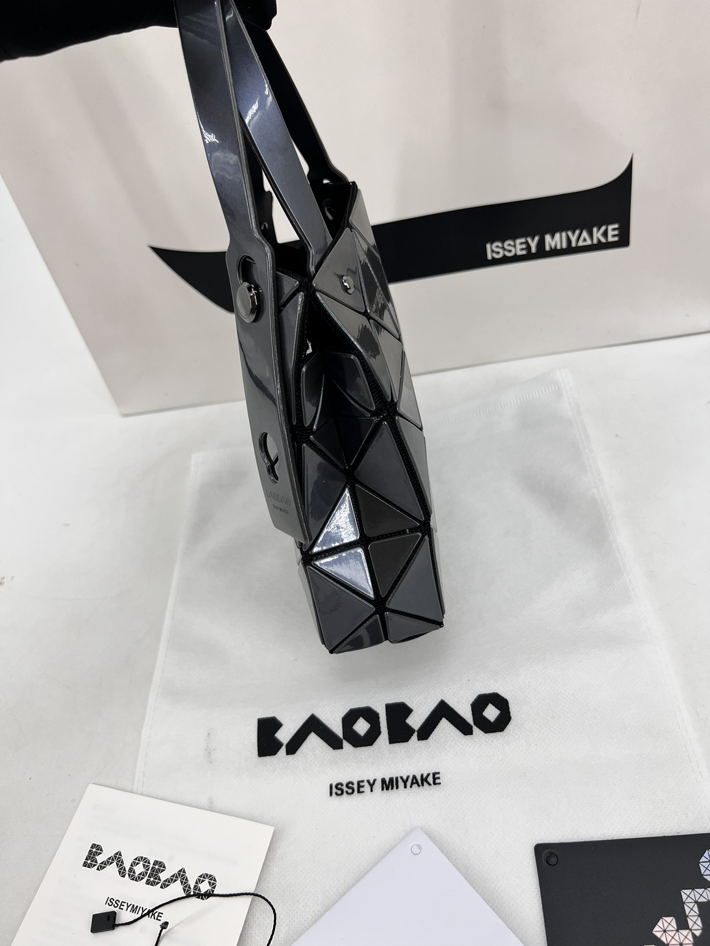 Issey Miyake ～三宅一生 9月新款钻石方盒包大小号 新系列CARAT让人想起宝石的雕刻切割