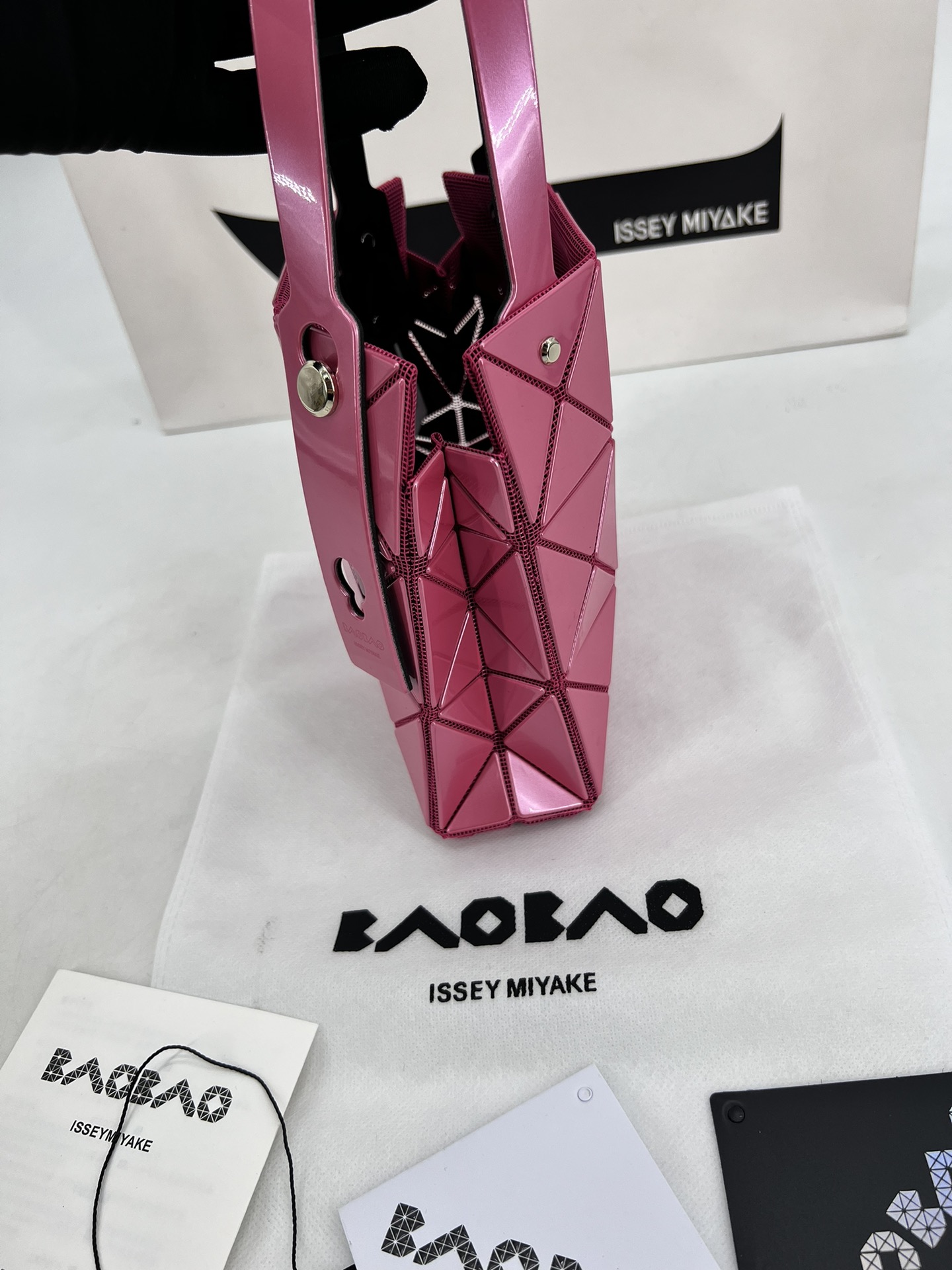 Issey Miyake ～三宅一生 9月新款钻石方盒包大小号 新系列CARAT让人想起宝石的雕刻切割
