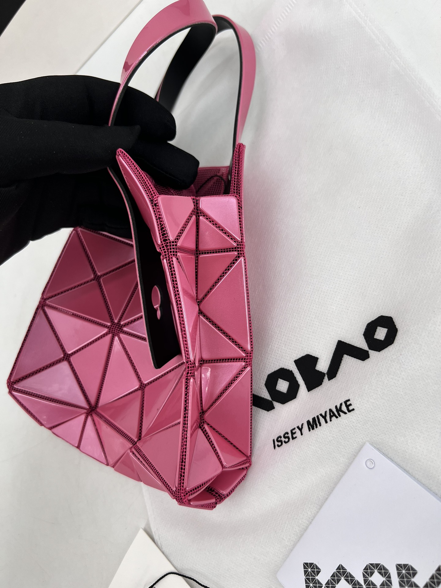 Issey Miyake ～三宅一生 9月新款钻石方盒包大小号 新系列CARAT让人想起宝石的雕刻切割