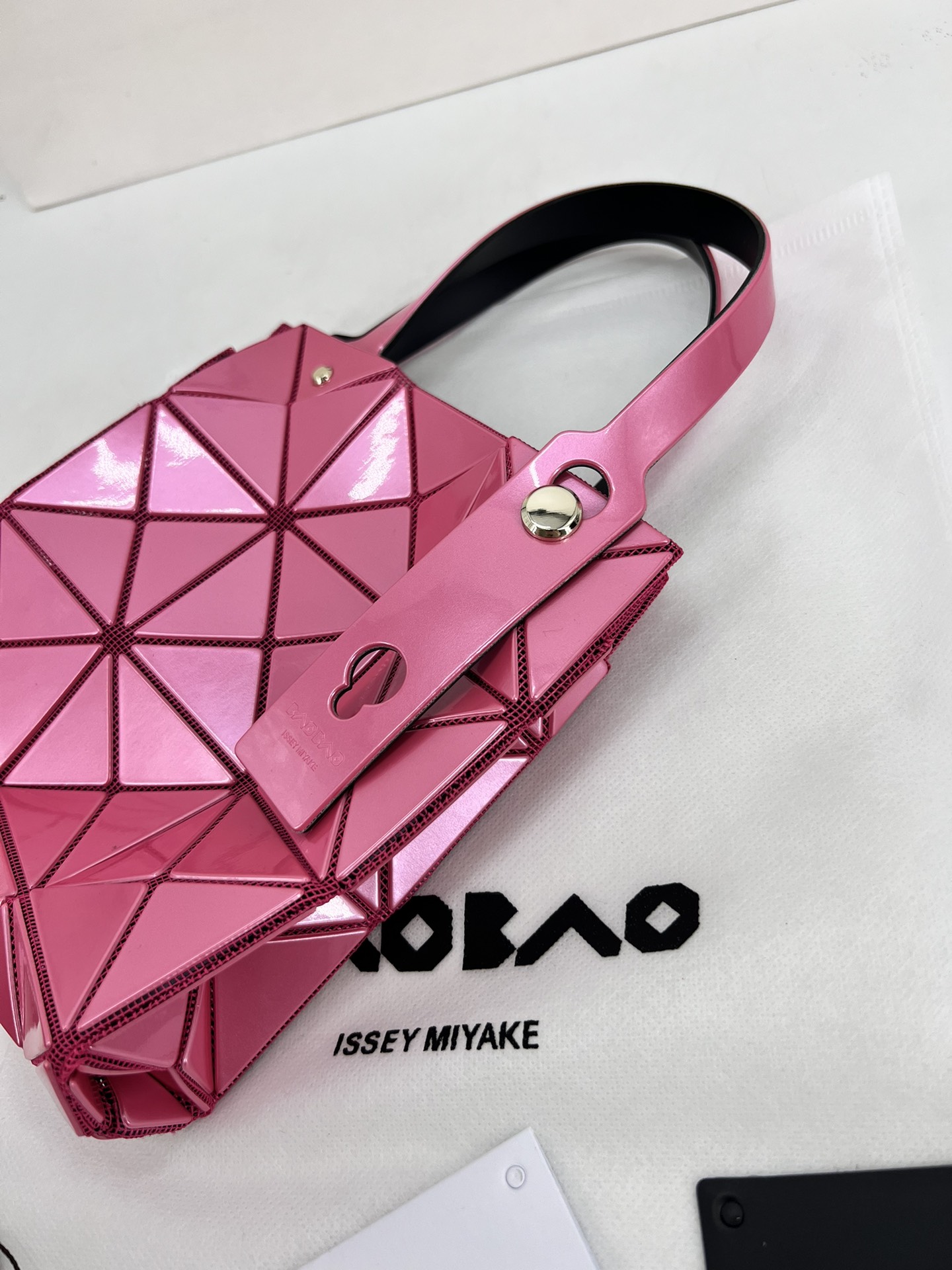 Issey Miyake ～三宅一生 9月新款钻石方盒包大小号 新系列CARAT让人想起宝石的雕刻切割