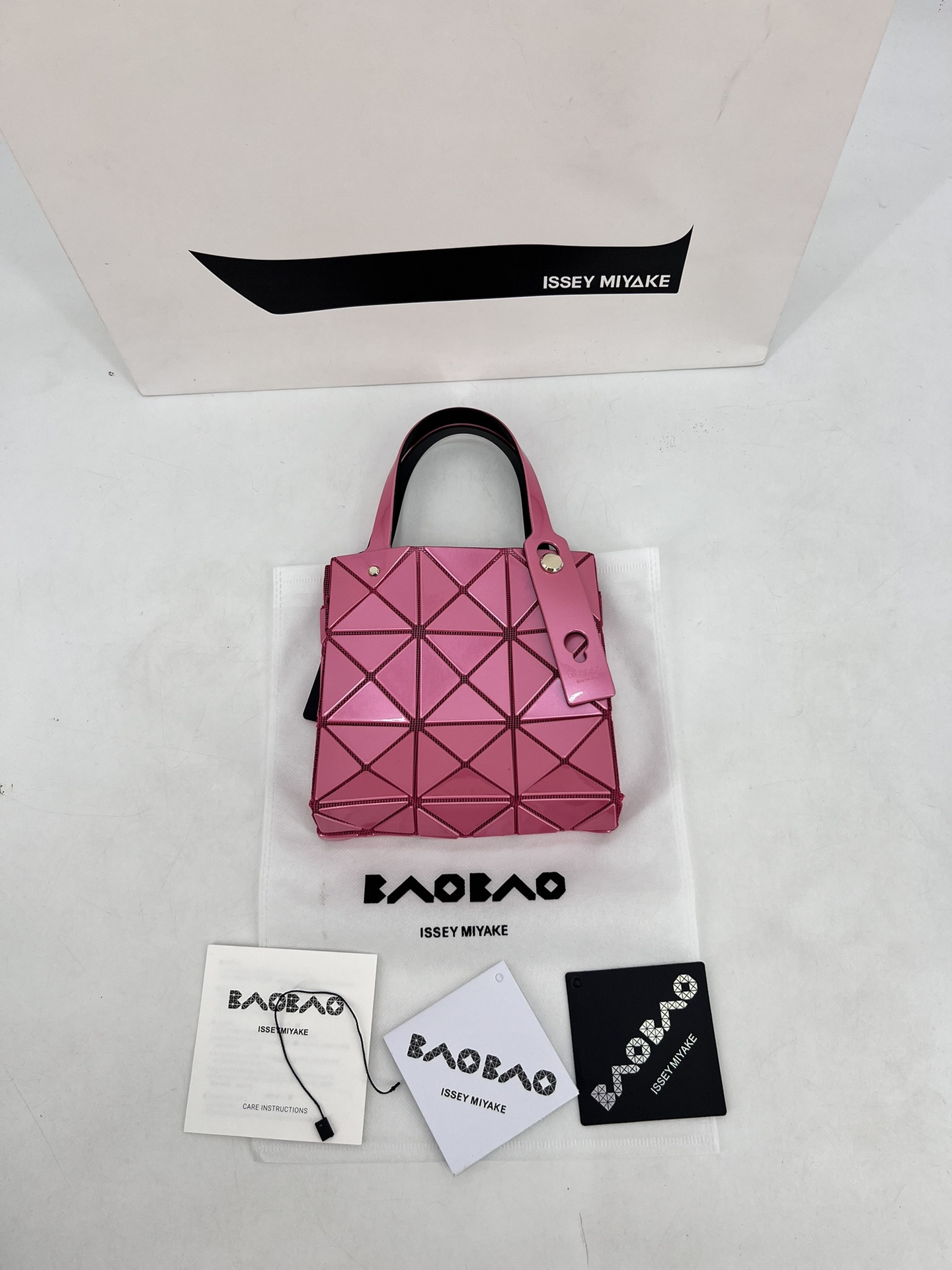 Issey Miyake ～三宅一生 9月新款钻石方盒包大小号 新系列CARAT让人想起宝石的雕刻切割