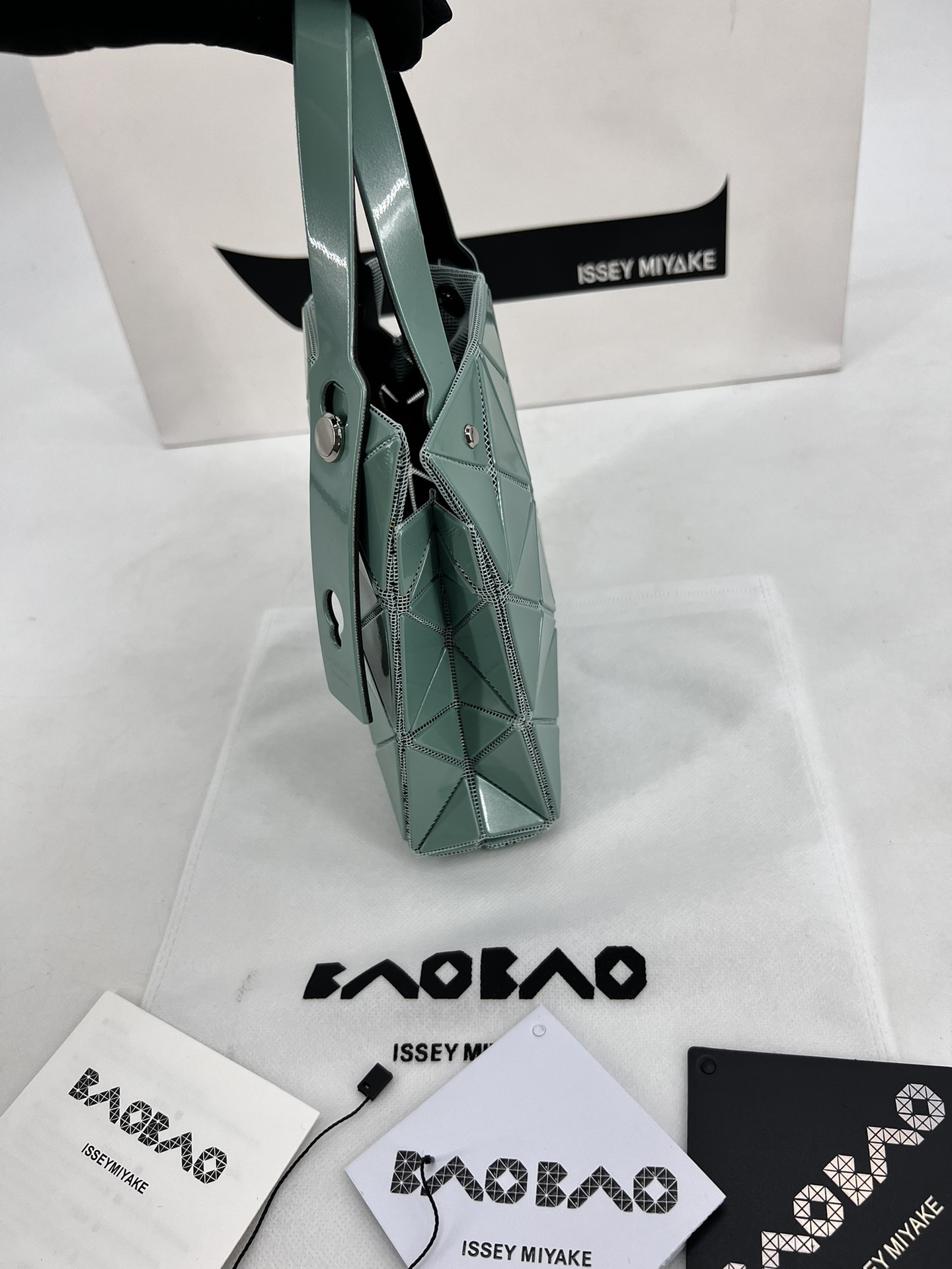 Issey Miyake ～三宅一生 9月新款钻石方盒包大小号 新系列CARAT让人想起宝石的雕刻切割