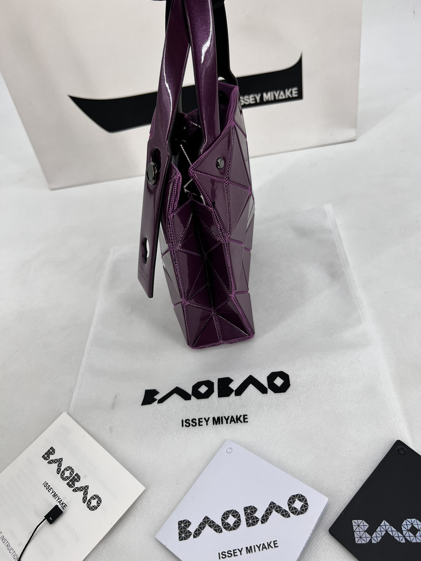 Issey Miyake ～三宅一生 9月新款钻石方盒包大小号 新系列CARAT让人想起宝石的雕刻切割