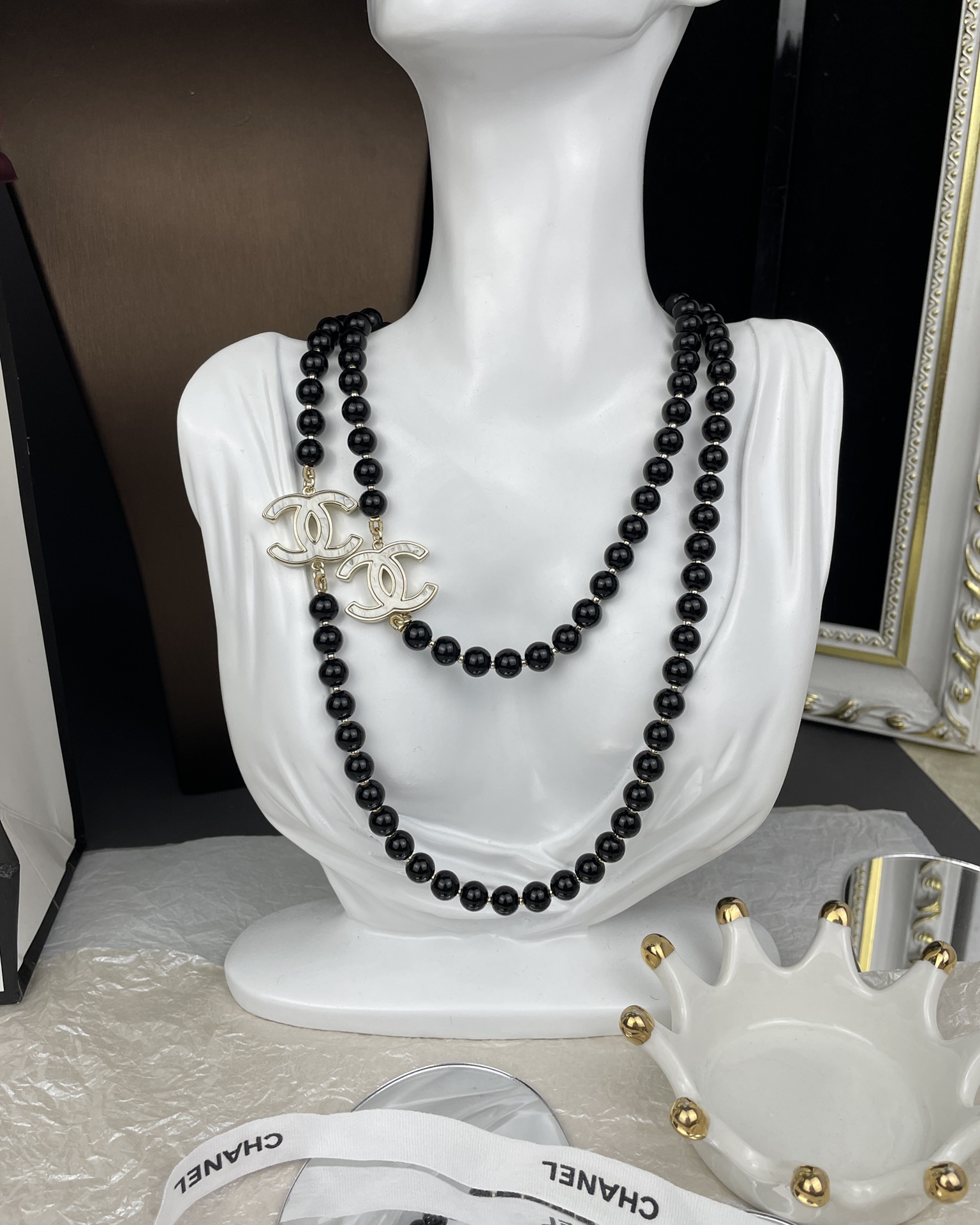 NO:817087,Xiaoxiang 23 new autumn and winter style black beads white double C long necklace sweater chain, Chanel necklace, chanel, sweaters, necklace19860909小香23 秋冬新款 黑珠子 白色双C长款项链 毛衣链,香奈儿项链,chanel,sweaters,necklace,Jewelry