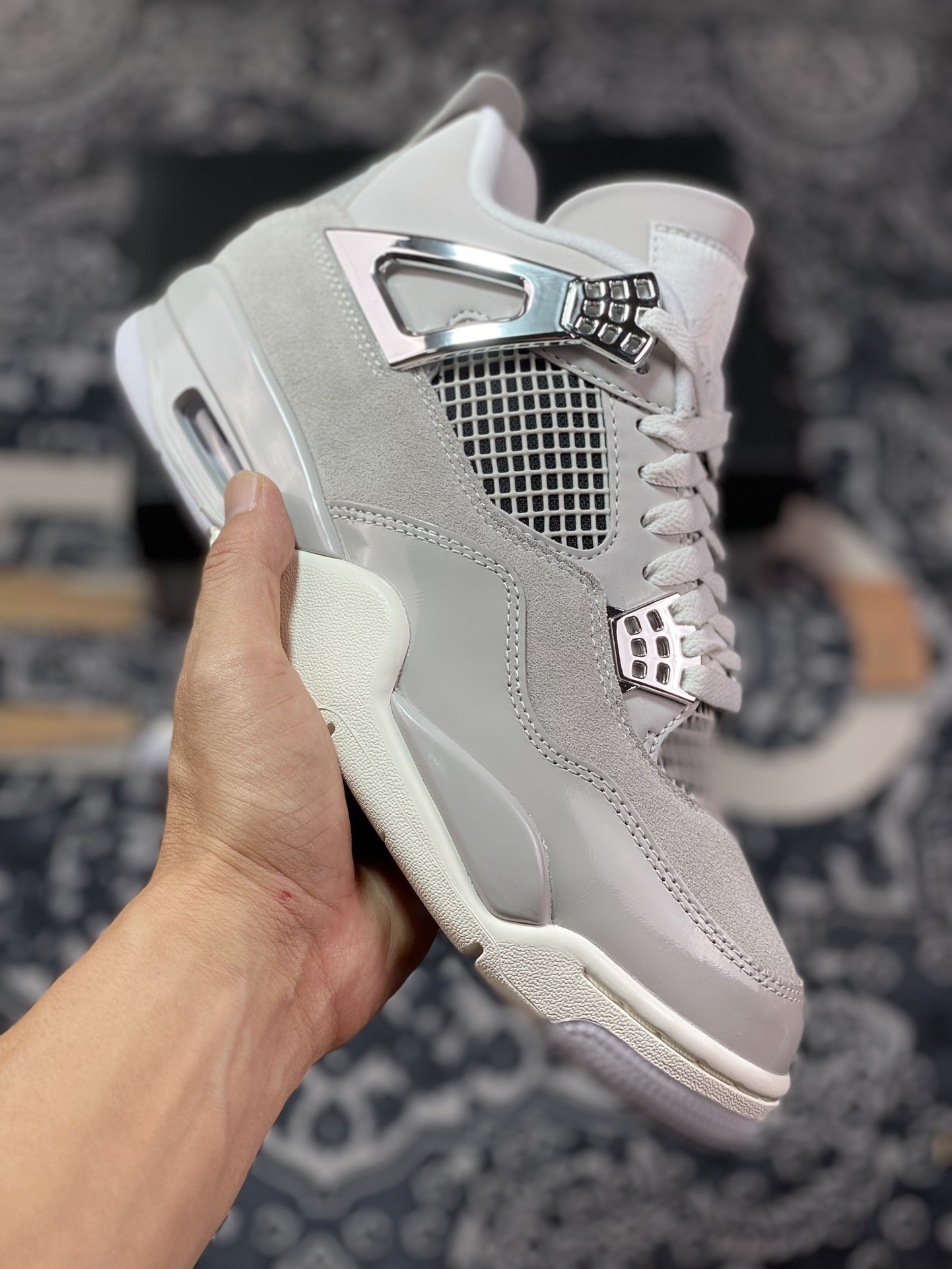 OG纯原生产线 诠释市场最强四代 Air Jordan 4 Retro ”Light Iron Ore” 电镀银灰 AQ9129-001