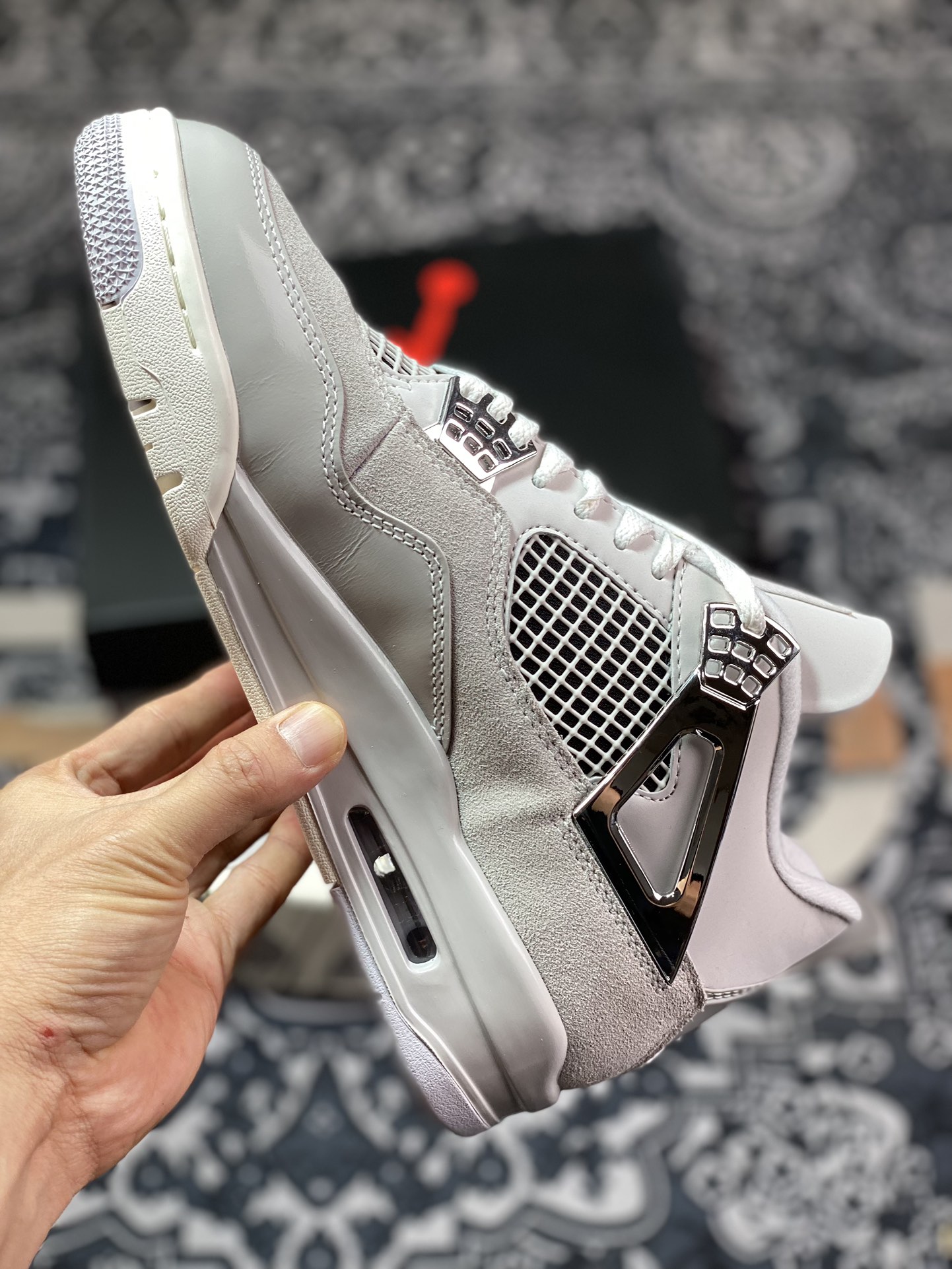 OG纯原生产线 诠释市场最强四代 Air Jordan 4 Retro ”Light Iron Ore” 电镀银灰 AQ9129-001