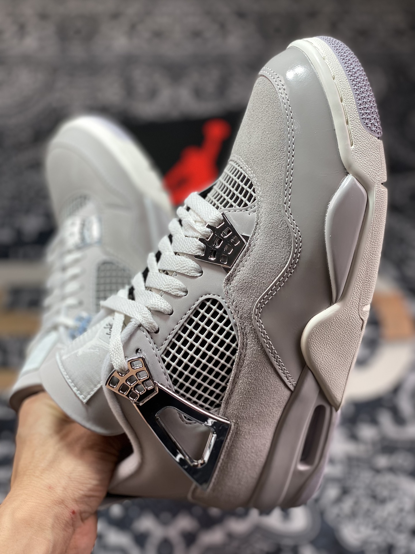 OG纯原生产线 诠释市场最强四代 Air Jordan 4 Retro ”Light Iron Ore” 电镀银灰 AQ9129-001