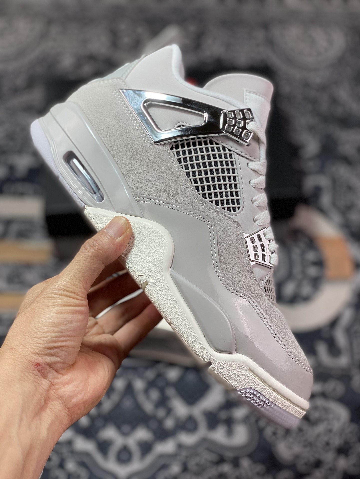 OG纯原生产线 诠释市场最强四代 Air Jordan 4 Retro ”Light Iron Ore” 电镀银灰 AQ9129-001