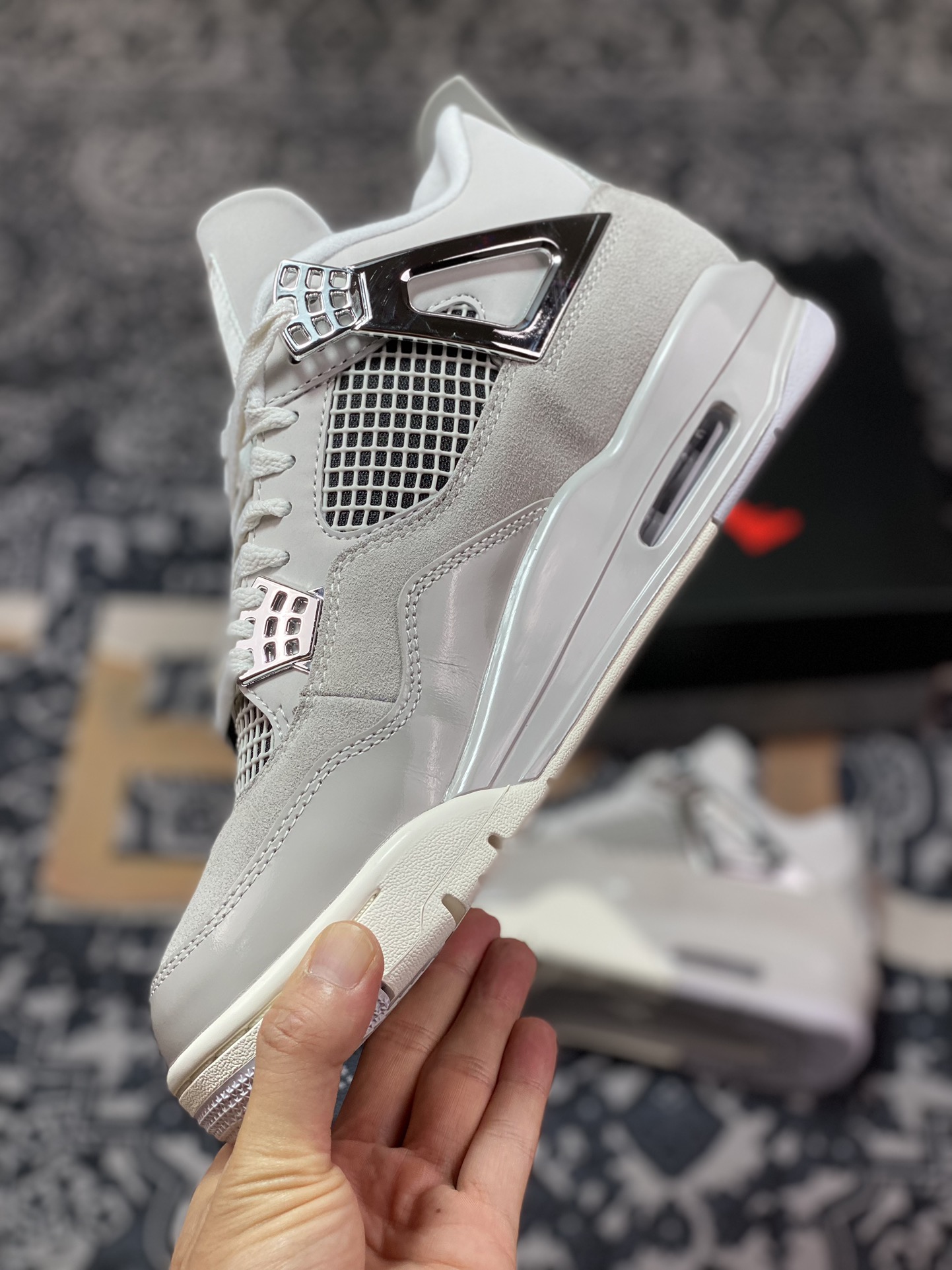 OG纯原生产线 诠释市场最强四代 Air Jordan 4 Retro ”Light Iron Ore” 电镀银灰 AQ9129-001