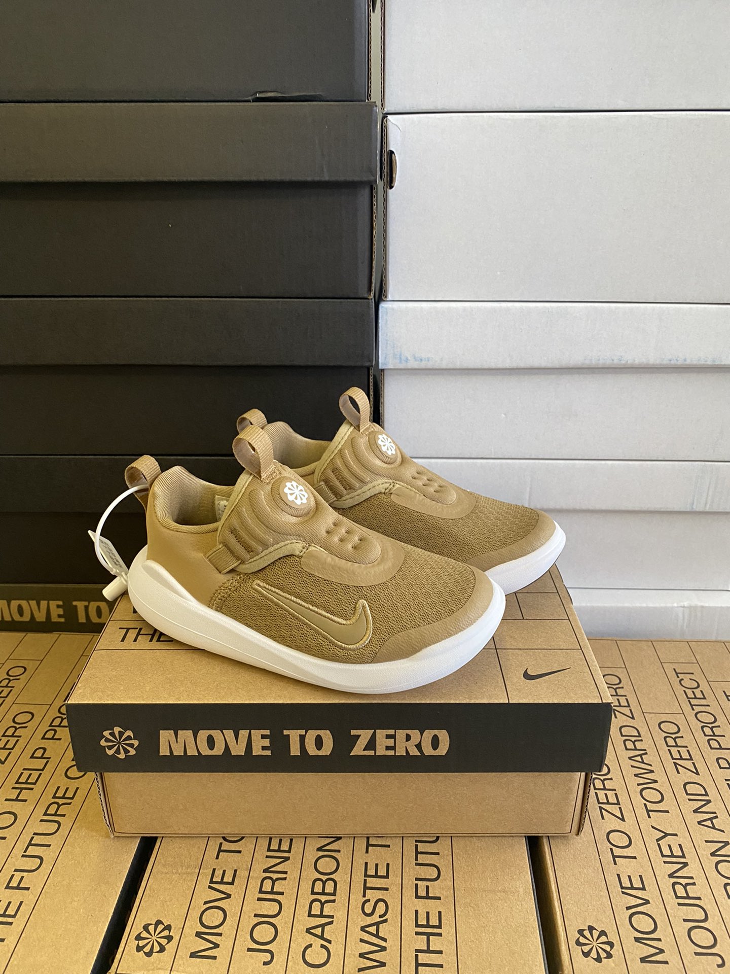 图片[6]-春夏新款NK E赤足系列一脚蹬轻便缓震儿童运动鞋 尺码：24-37码 E赤足系列，升级网面透气舒适☁️ 升级橡胶耐磨防滑大底，脚感更舒适✔️ 松紧带一脚蹬设计，穿脱快人一步✌🏻 精致刺绣LOGO，简约时髦又洋气✨-选品中心