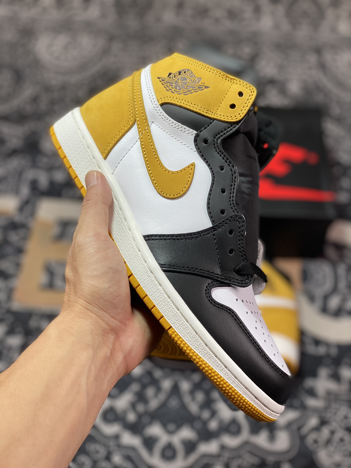 Air Jordan AJ1 Retro 六冠王黑黄脚趾 555088-109