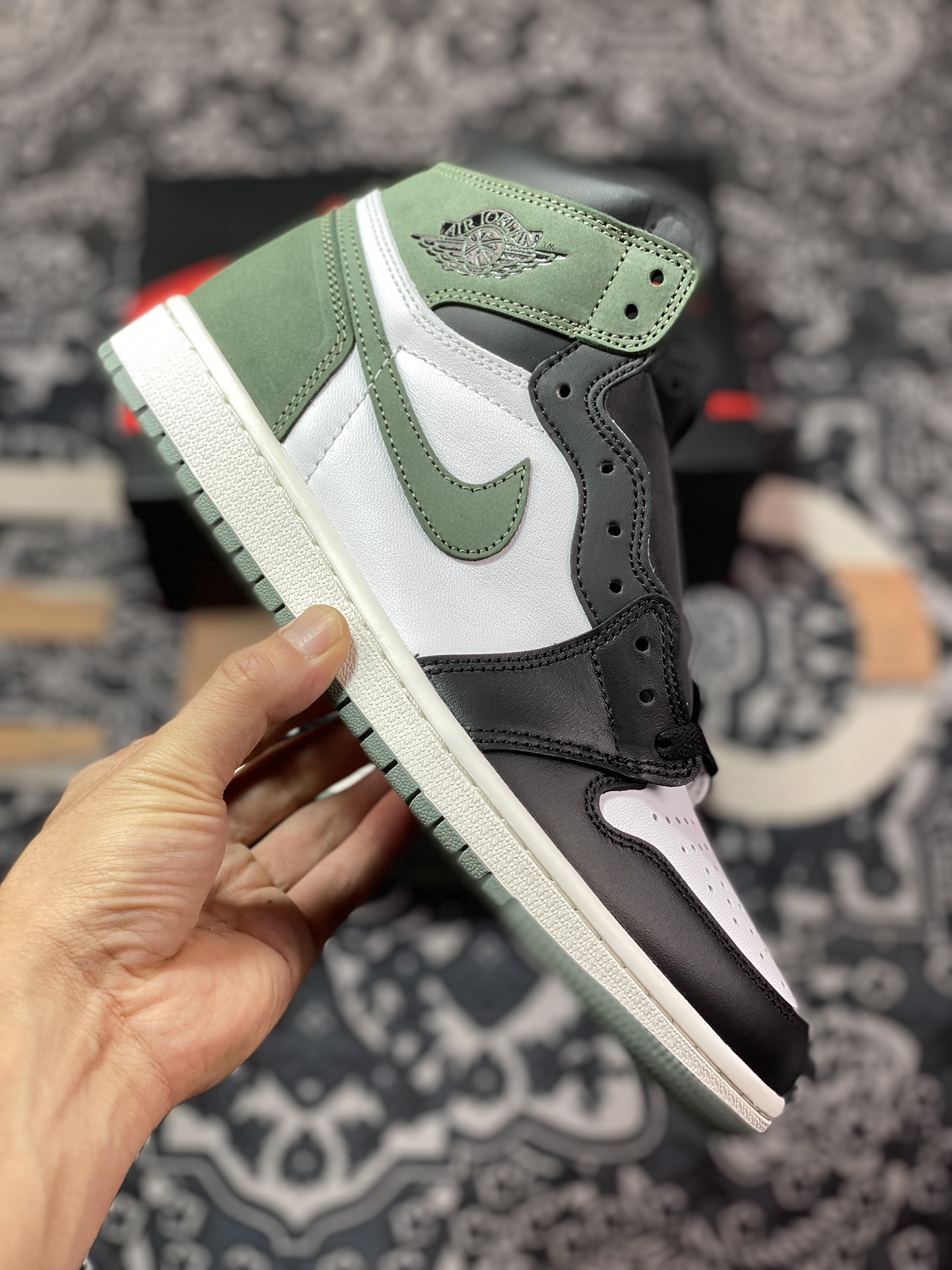 Air Jordan AJ1 Retro 六冠王黑绿脚趾 555088-135