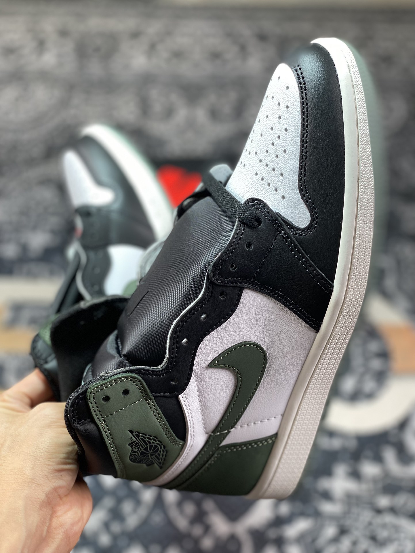 Air Jordan AJ1 Retro 六冠王黑绿脚趾 555088-135