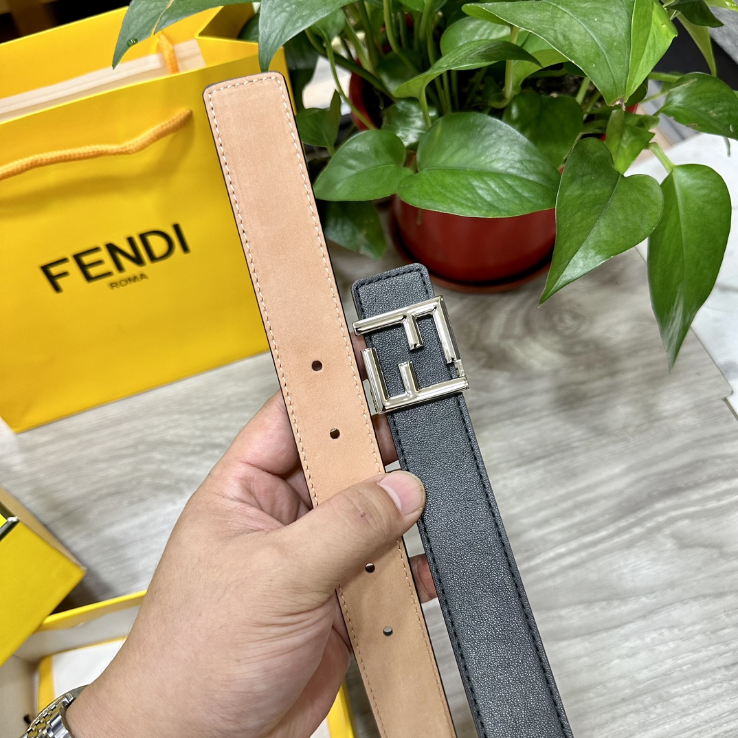 
FENDl （芬迪）女士腰带 宽30mm 双面原版头层牛皮 制作 搭配經典F铜扣 时尚潮流 经典百搭 