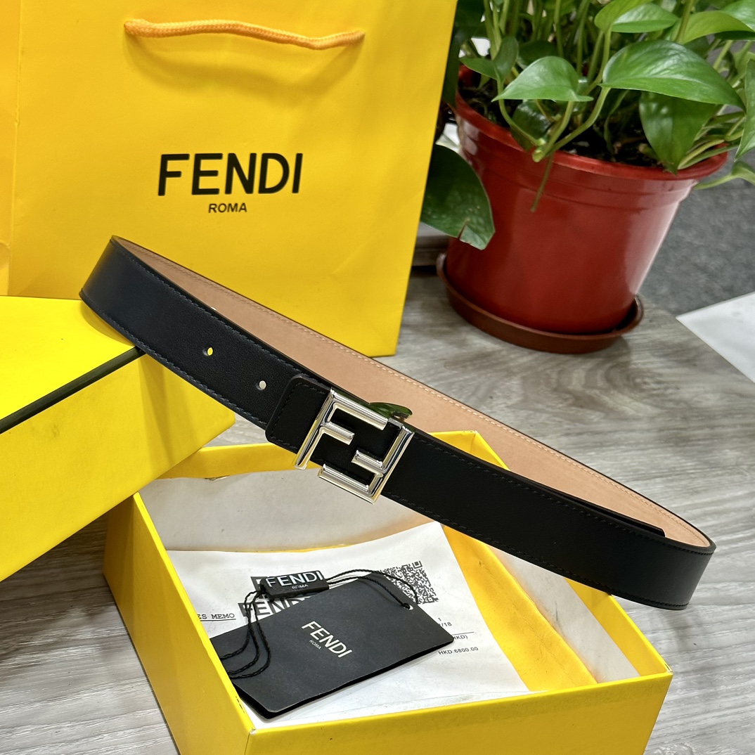 
FENDl （芬迪）女士腰带 宽30mm 双面原版头层牛皮 制作 搭配經典F铜扣 时尚潮流 经典百搭 