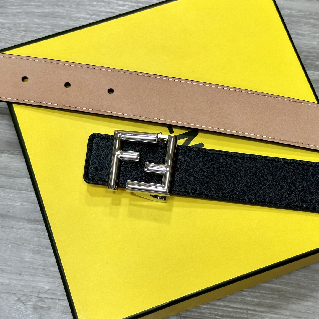 
FENDl （芬迪）女士腰带 宽30mm 双面原版头层牛皮 制作 搭配經典F铜扣 时尚潮流 经典百搭 