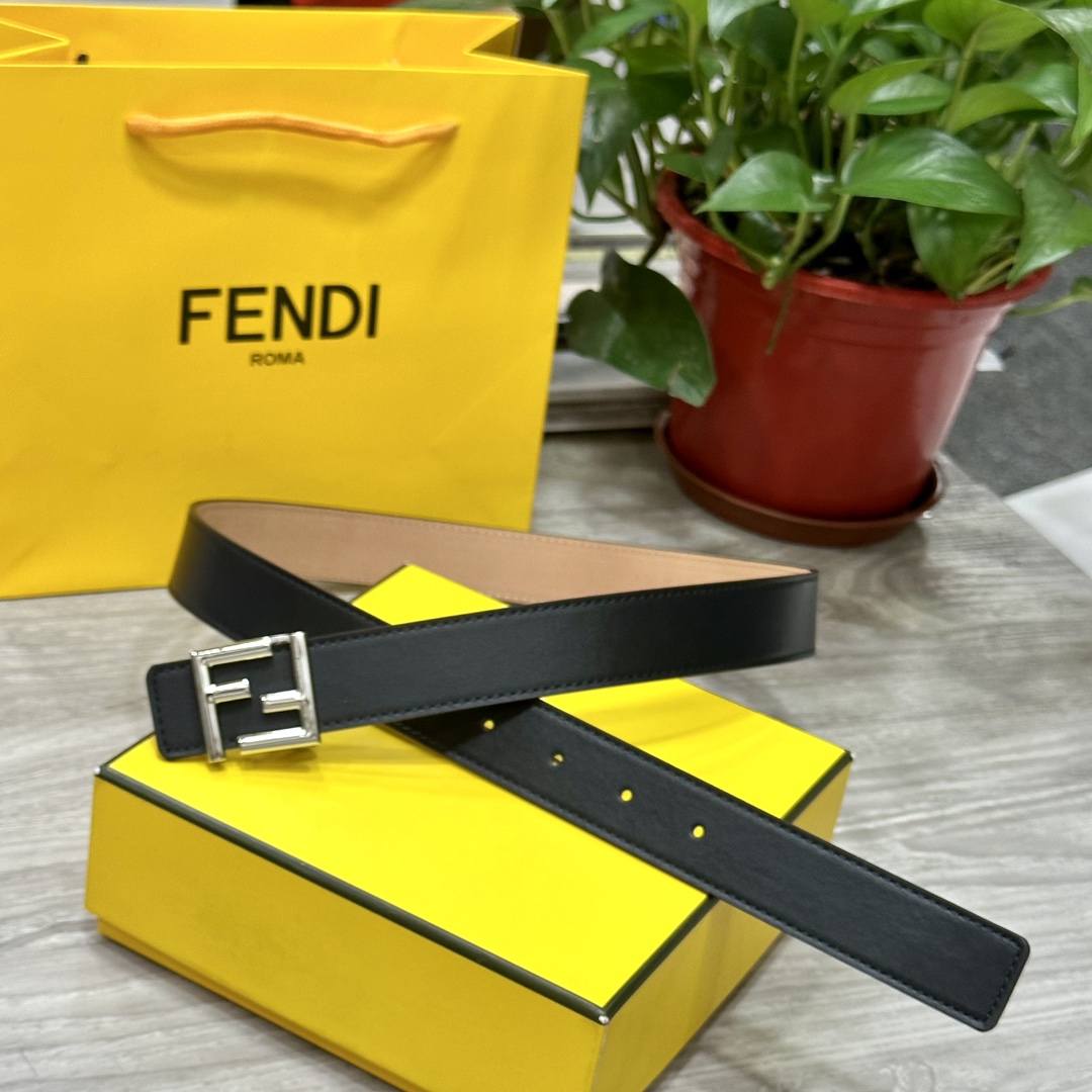 
FENDl （芬迪）女士腰带 宽30mm 双面原版头层牛皮 制作 搭配經典F铜扣 时尚潮流 经典百搭 