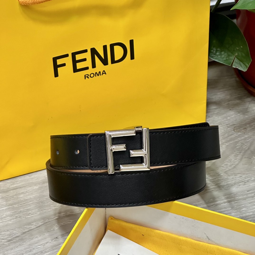 
FENDl （芬迪）女士腰带 宽30mm 双面原版头层牛皮 制作 搭配經典F铜扣 时尚潮流 经典百搭 