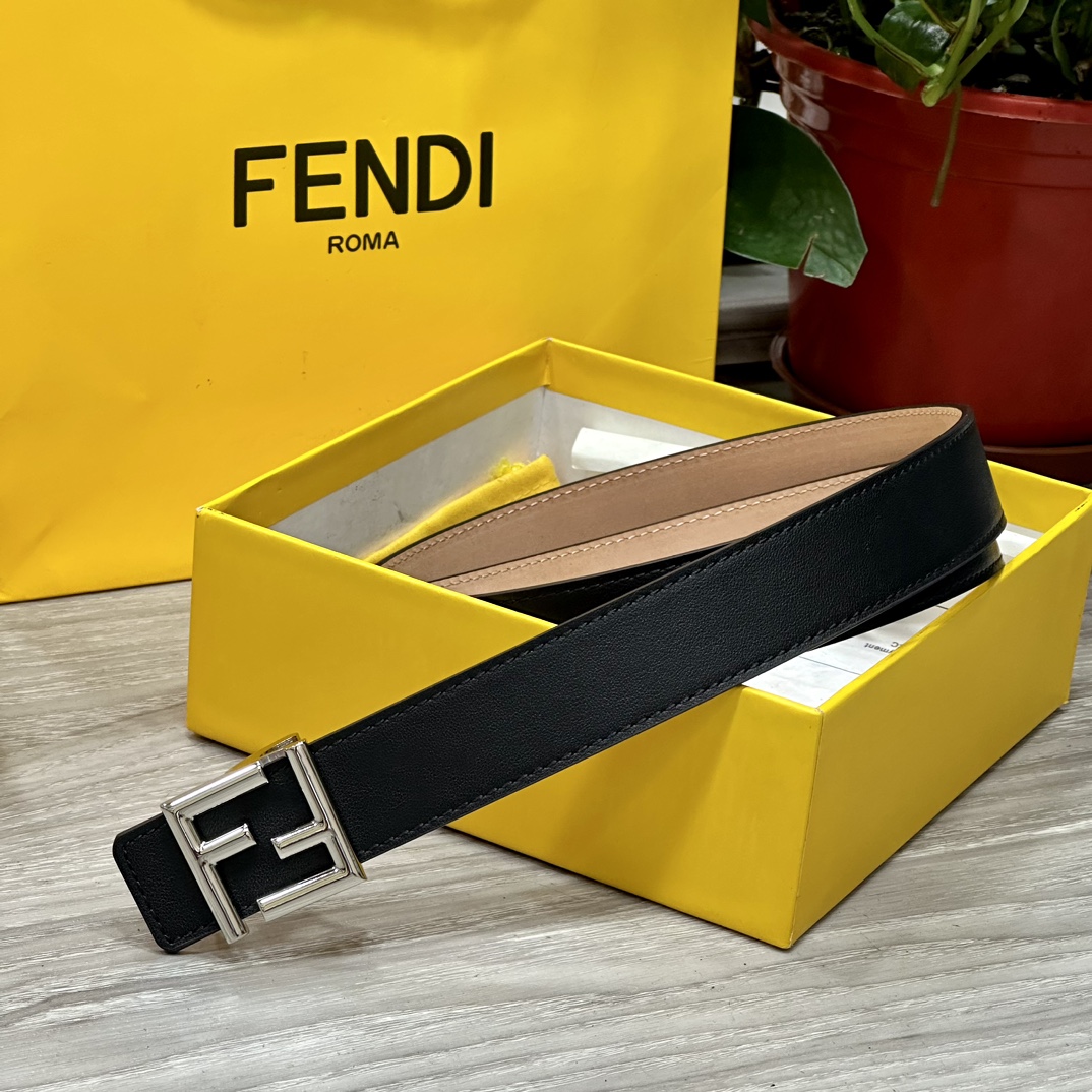 
FENDl （芬迪）女士腰带 宽30mm 双面原版头层牛皮 制作 搭配經典F铜扣 时尚潮流 经典百搭 