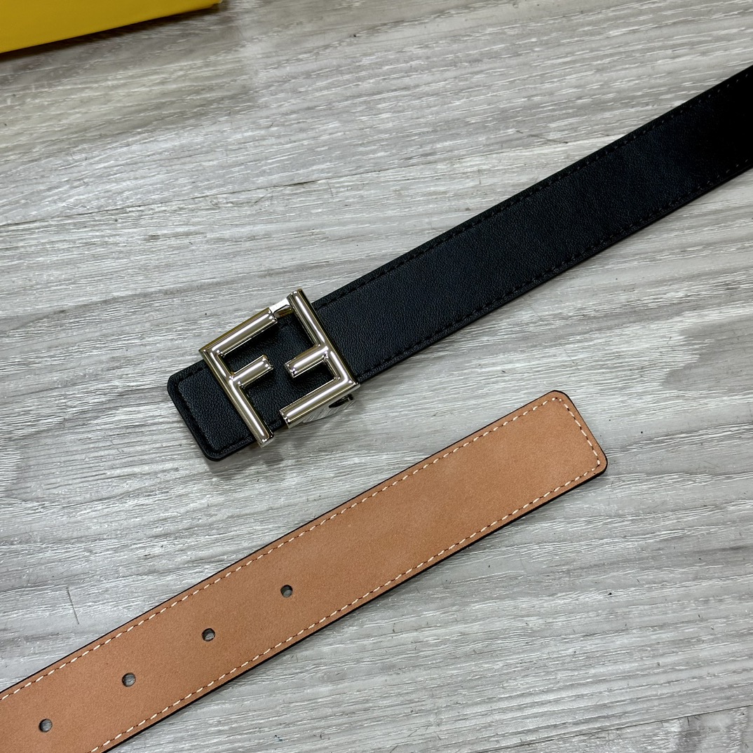 
FENDl （芬迪）女士腰带 宽30mm 双面原版头层牛皮 制作 搭配經典F铜扣 时尚潮流 经典百搭 