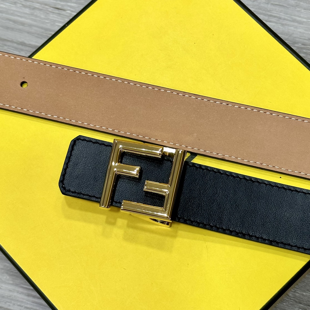 
FENDl （芬迪）女士腰带 宽30mm 双面原版头层牛皮 制作 搭配經典F铜扣 时尚潮流 经典百搭 