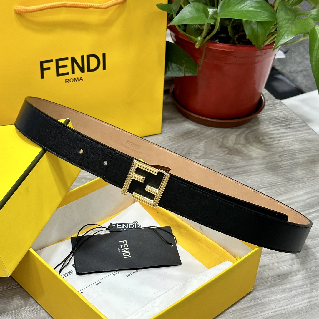 
FENDl （芬迪）女士腰带 宽30mm 双面原版头层牛皮 制作 搭配經典F铜扣 时尚潮流 经典百搭 