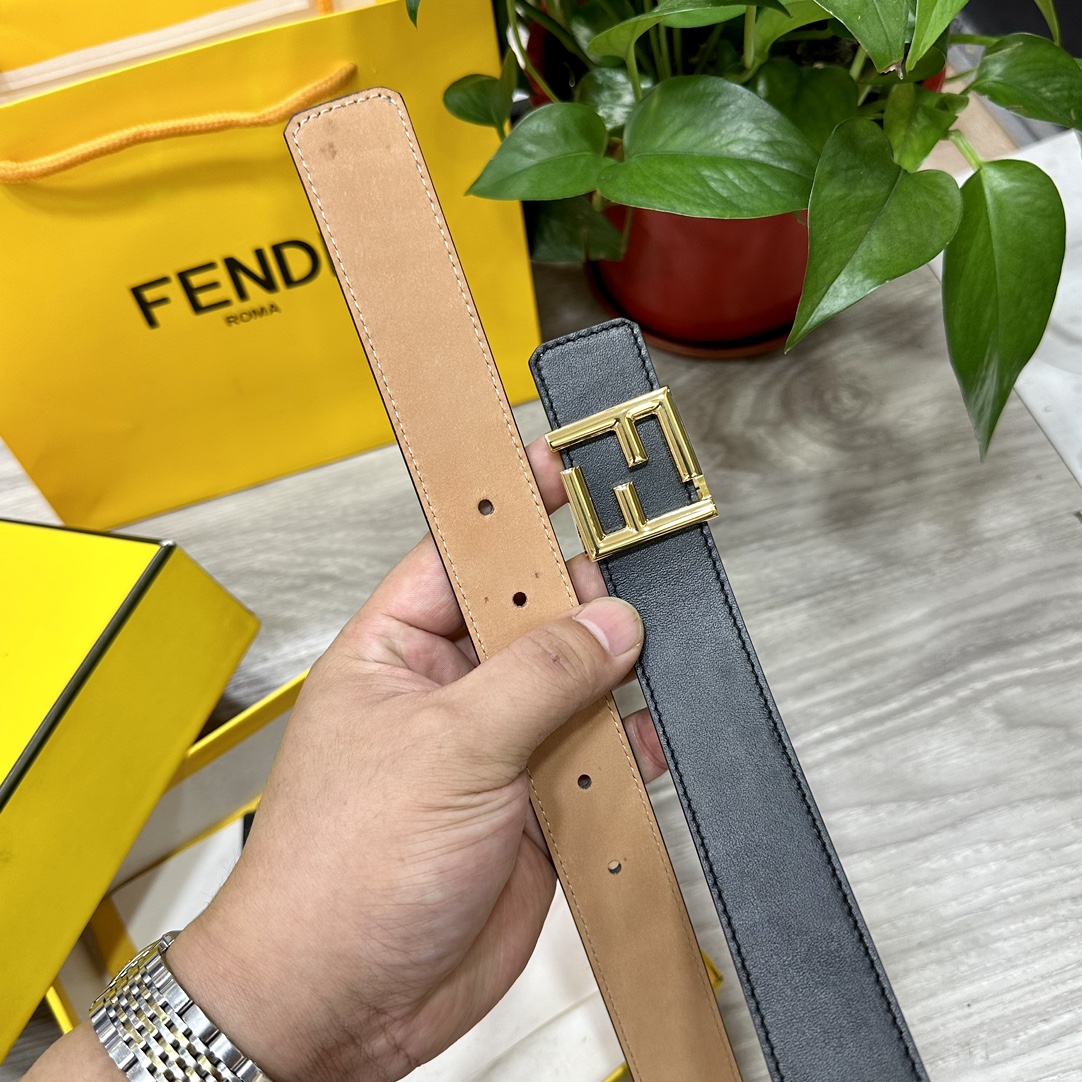 
FENDl （芬迪）女士腰带 宽30mm 双面原版头层牛皮 制作 搭配經典F铜扣 时尚潮流 经典百搭 