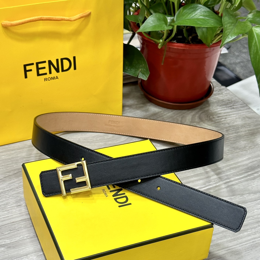 
FENDl （芬迪）女士腰带 宽30mm 双面原版头层牛皮 制作 搭配經典F铜扣 时尚潮流 经典百搭 
