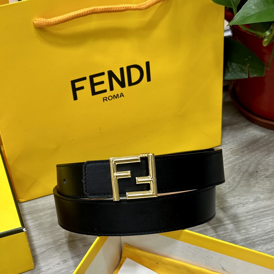 
FENDl （芬迪）女士腰带 宽30mm 双面原版头层牛皮 制作 搭配經典F铜扣 时尚潮流 经典百搭 
