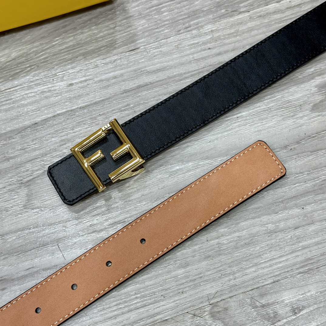 
FENDl （芬迪）女士腰带 宽30mm 双面原版头层牛皮 制作 搭配經典F铜扣 时尚潮流 经典百搭 