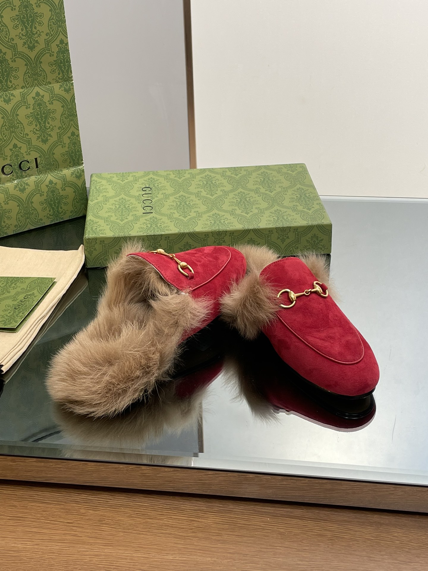Gucci Princetown Leather Slipper with Horsebit - Luxurious & Timeless 8 i1694404350 6981 6