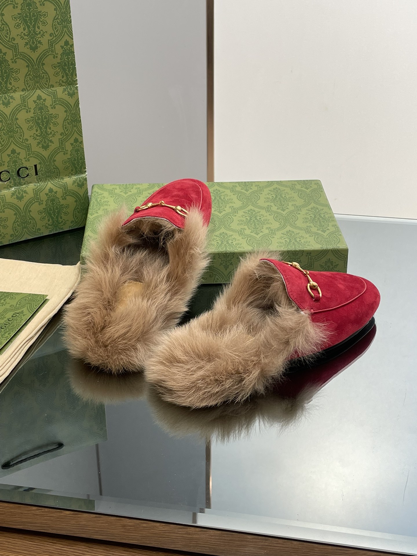 Gucci Princetown Leather Slipper with Horsebit - Luxurious & Timeless 4 i1694404350 8026 2