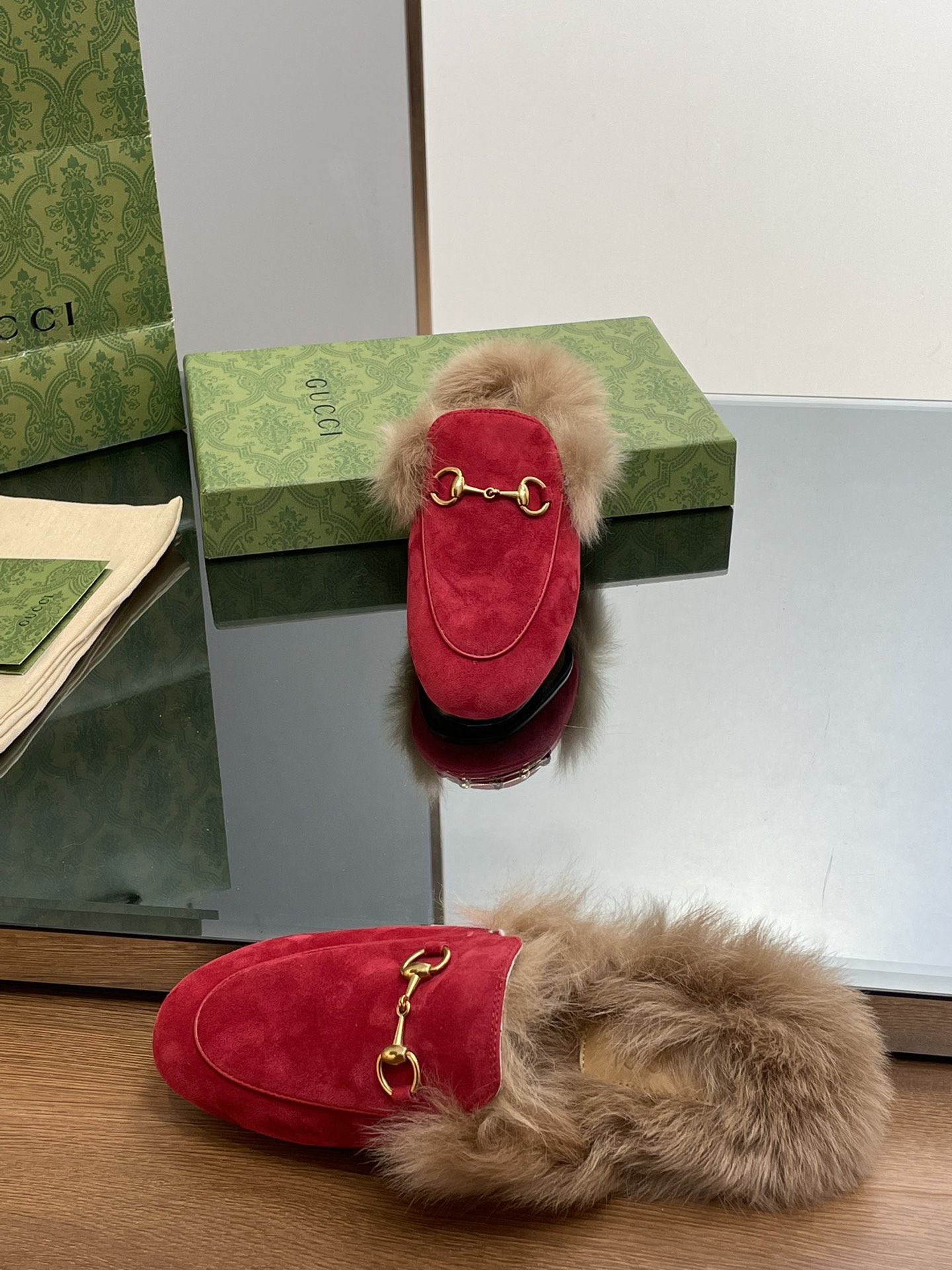 Gucci Princetown Leather Slipper with Horsebit - Luxurious & Timeless 9 i1694404350 9633 7