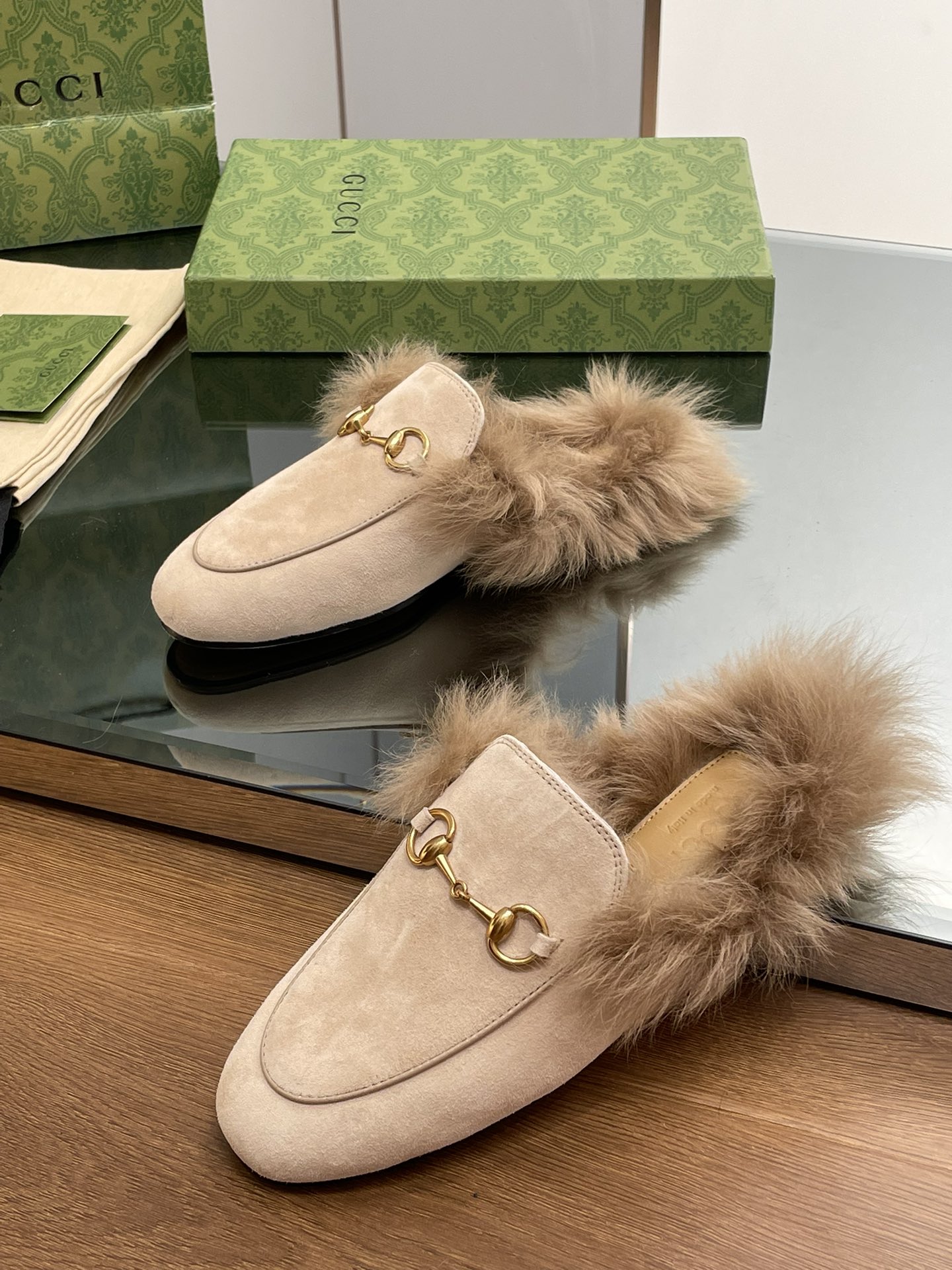 Gucci Princetown Leather Slipper with Horsebit - Luxurious Comfort 6 i1694404534 3569 4