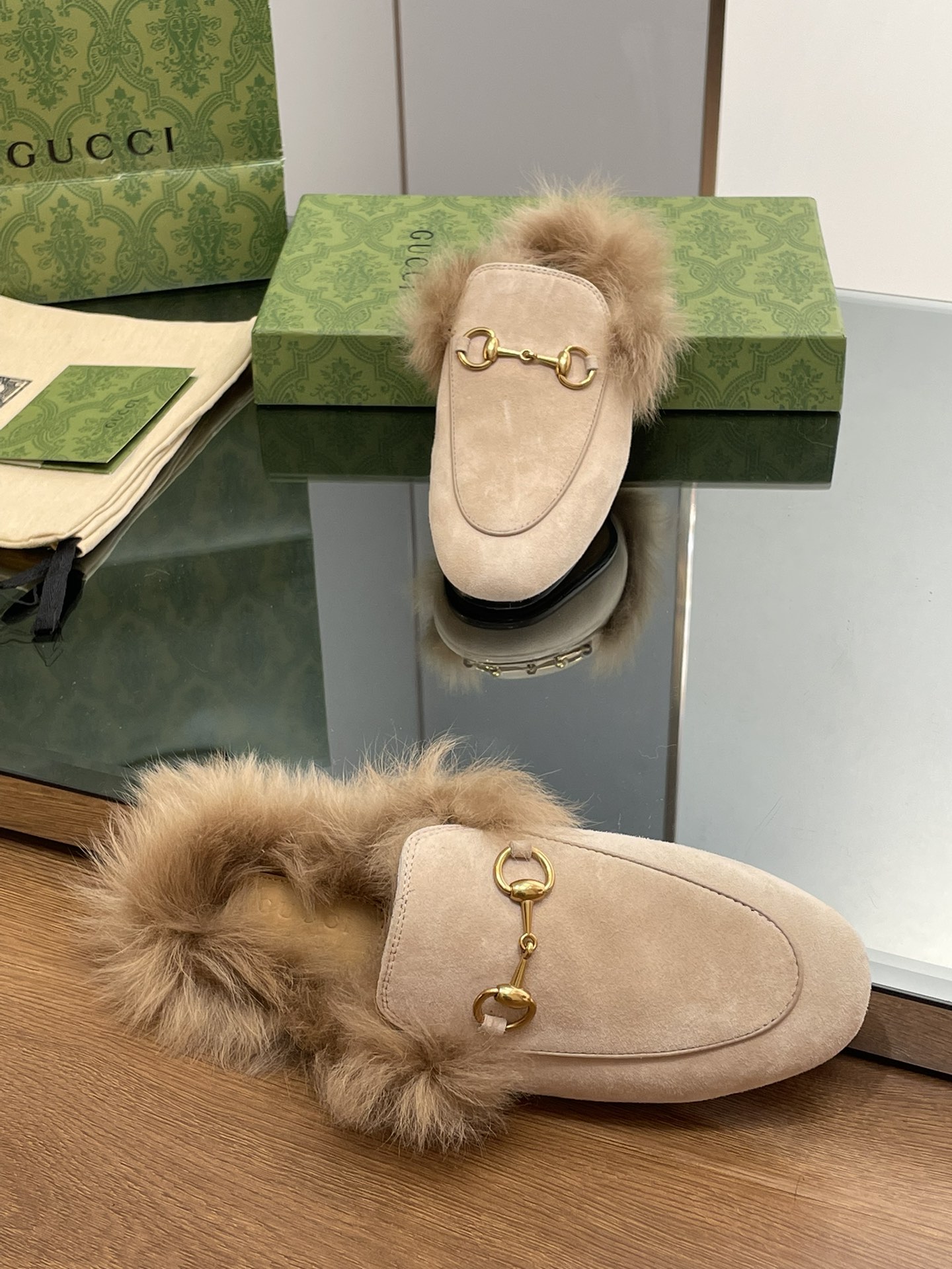 Gucci Princetown Leather Slipper with Horsebit - Luxurious Comfort 9 i1694404534 4737 7